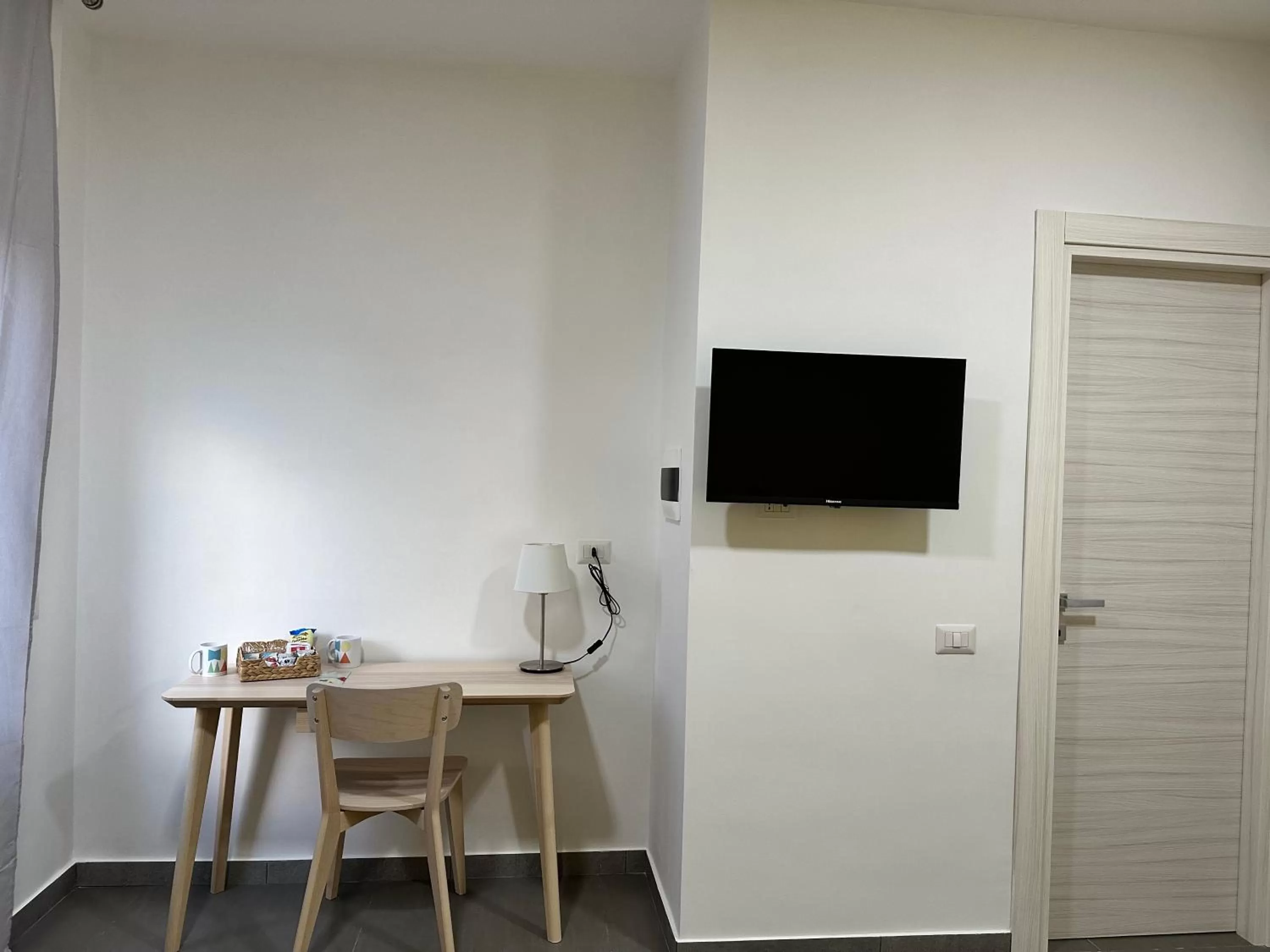 TV and multimedia, TV/Entertainment Center in BeB Homa