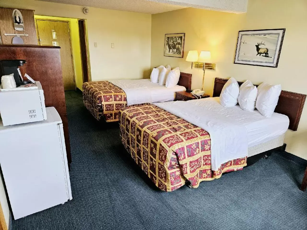 Double Room in Affordable Inns Evanston Double Room in Affordable Inns Evanston