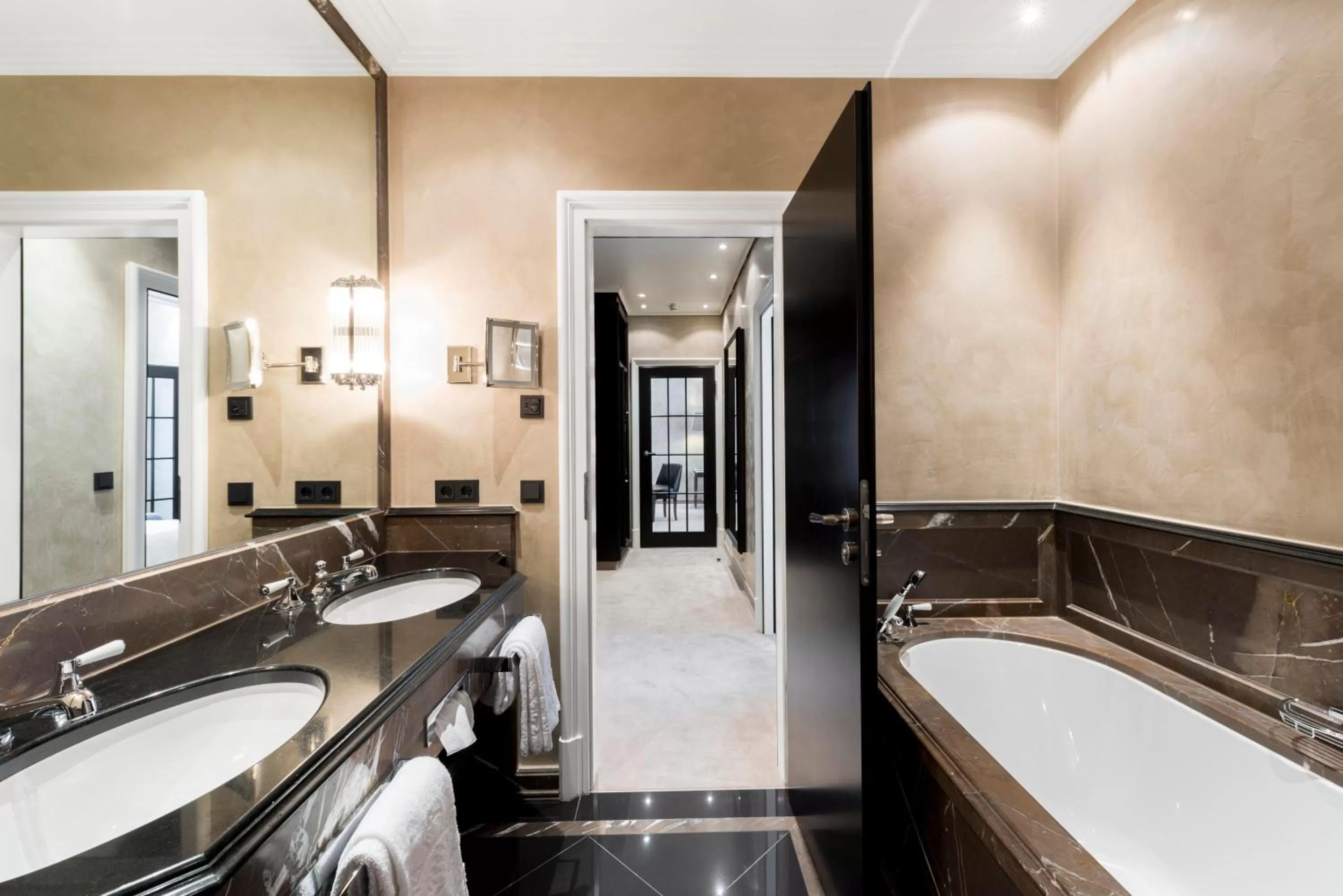 Bathroom in Hotel Bayerischer Hof