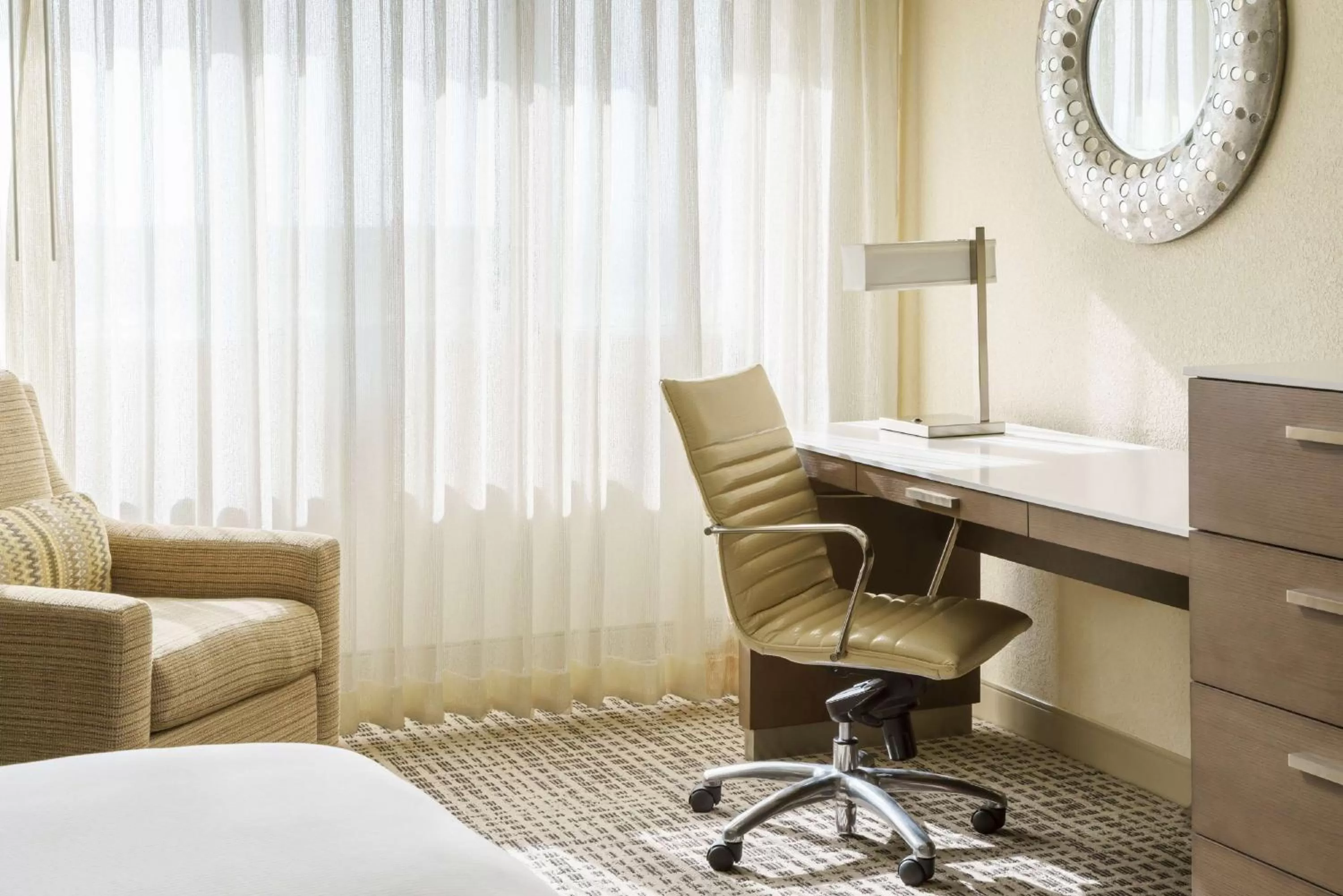 Bedroom in DoubleTree by Hilton Orlando Airport Hotel