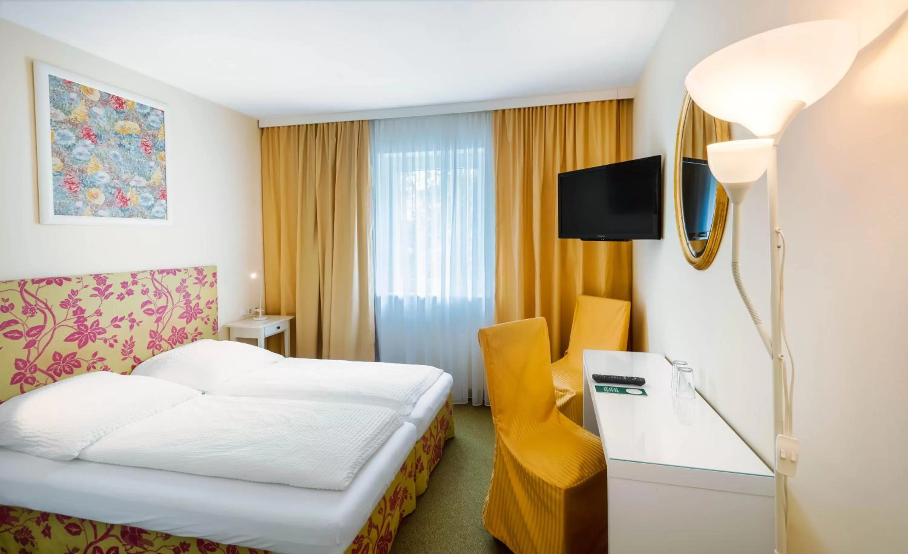 Bedroom, Bed in ALPHA HOTEL Hermann von Salza