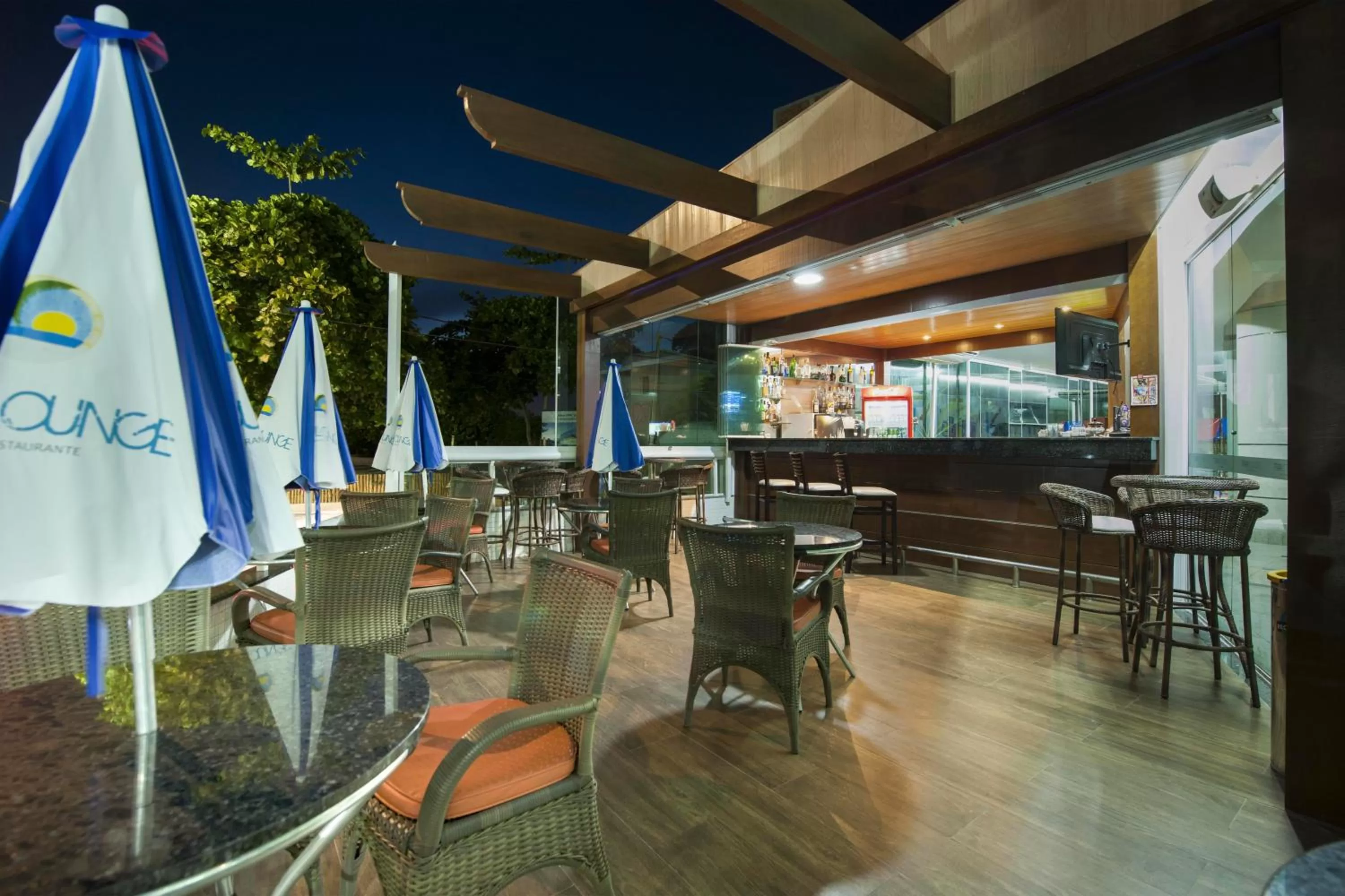 Lounge or bar in Comfort Suites Macaé