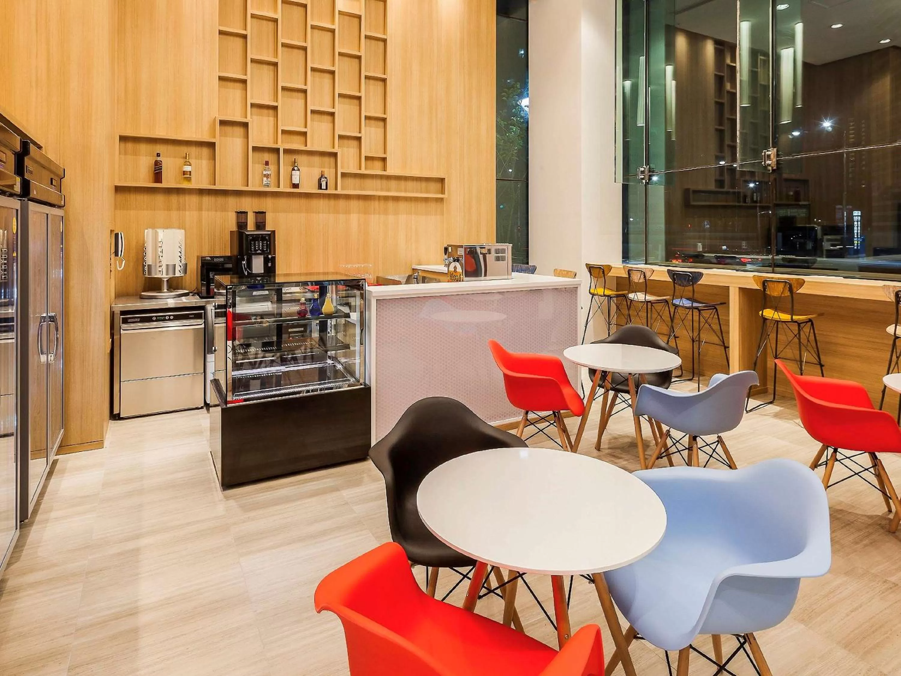 Lounge or bar in Travelodge Dongdaemun Seoul