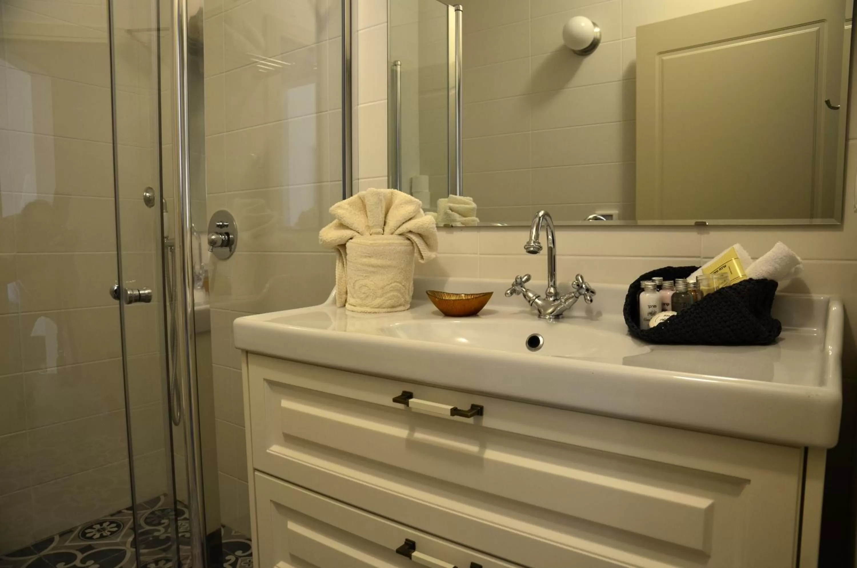 Shower, Bathroom in HaBaronit