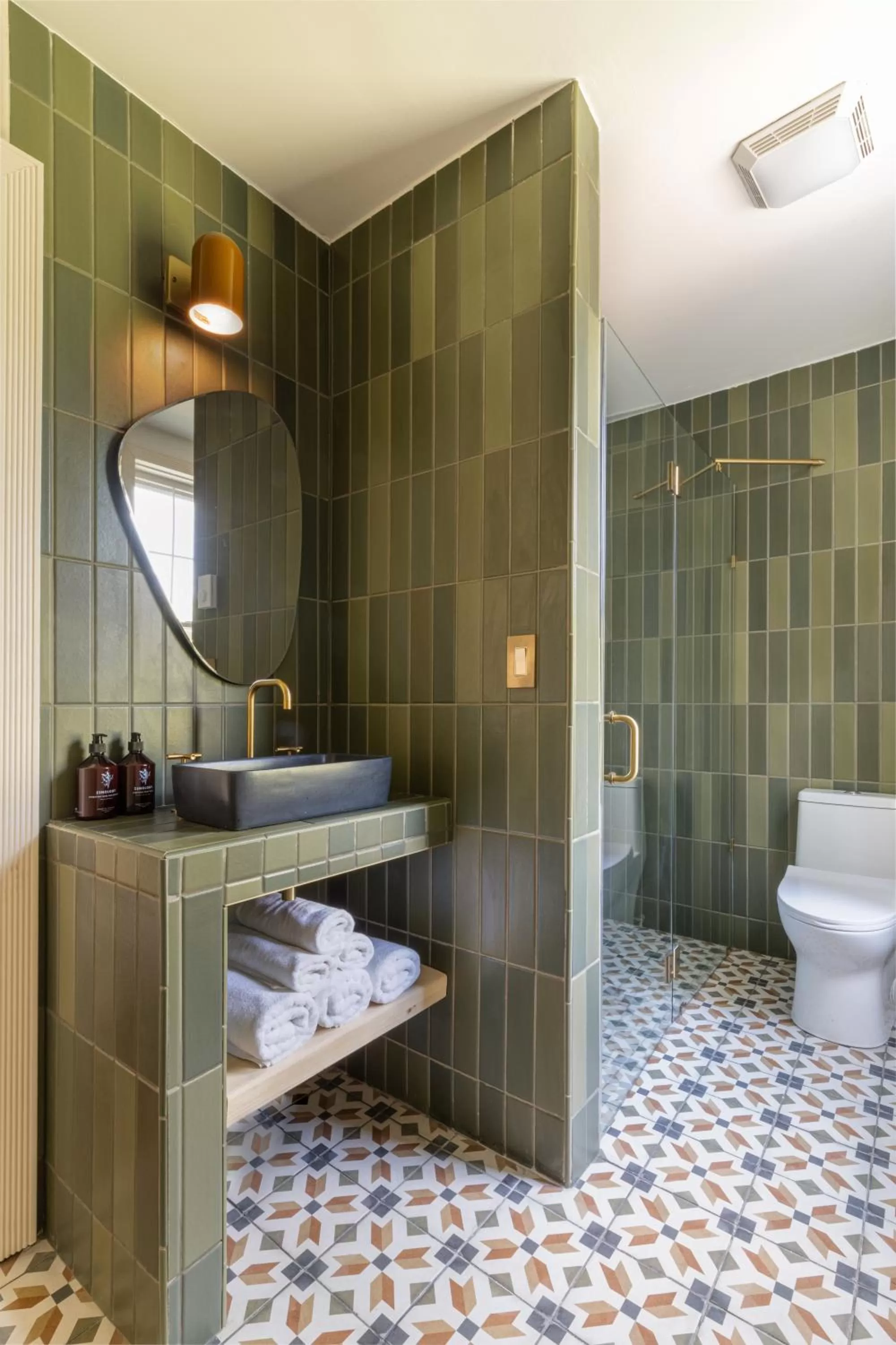 Shower in Eastwind Hotel Lake Placid