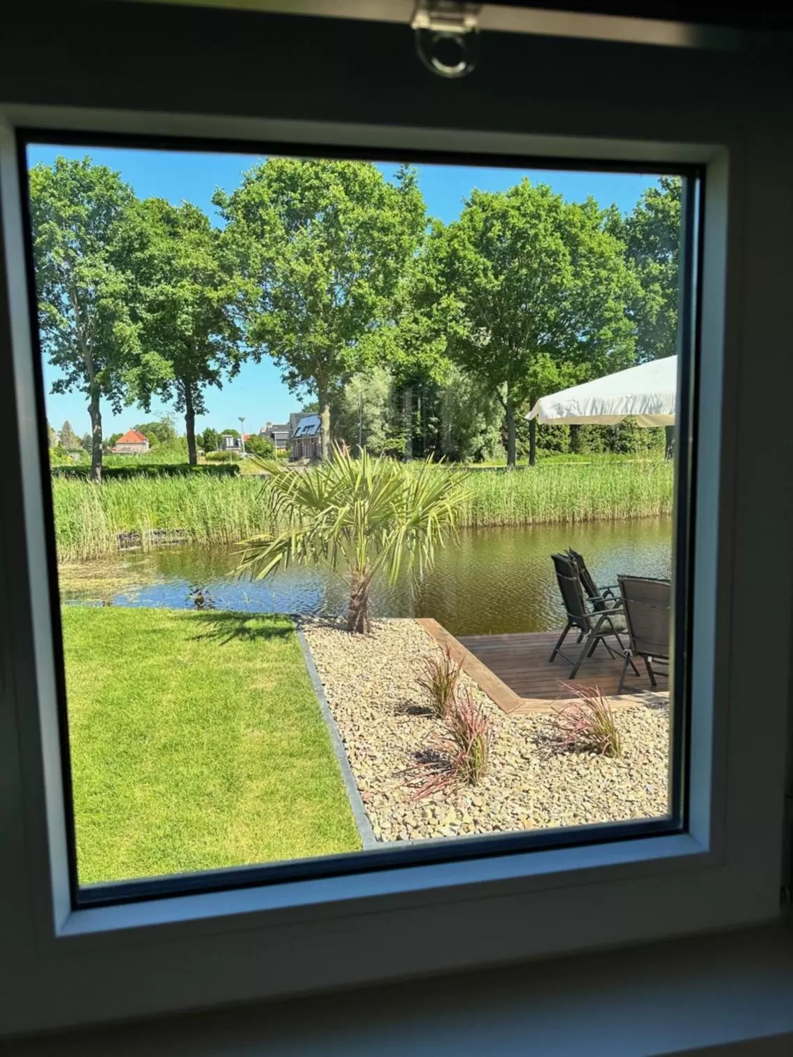 Lake view in B&B de Wiekeborg