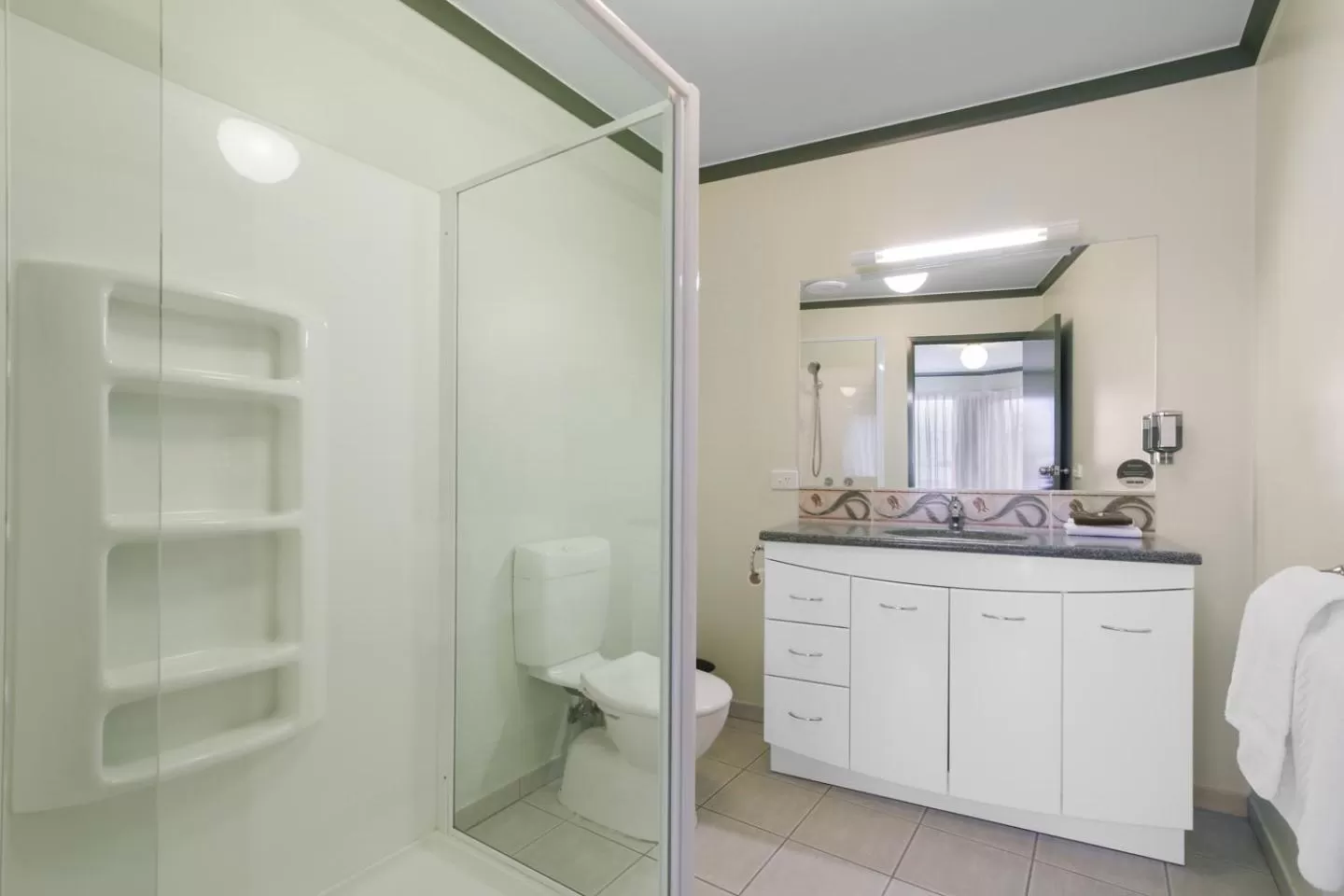 Toilet in Comfort Inn & Suites Lakes Entrance