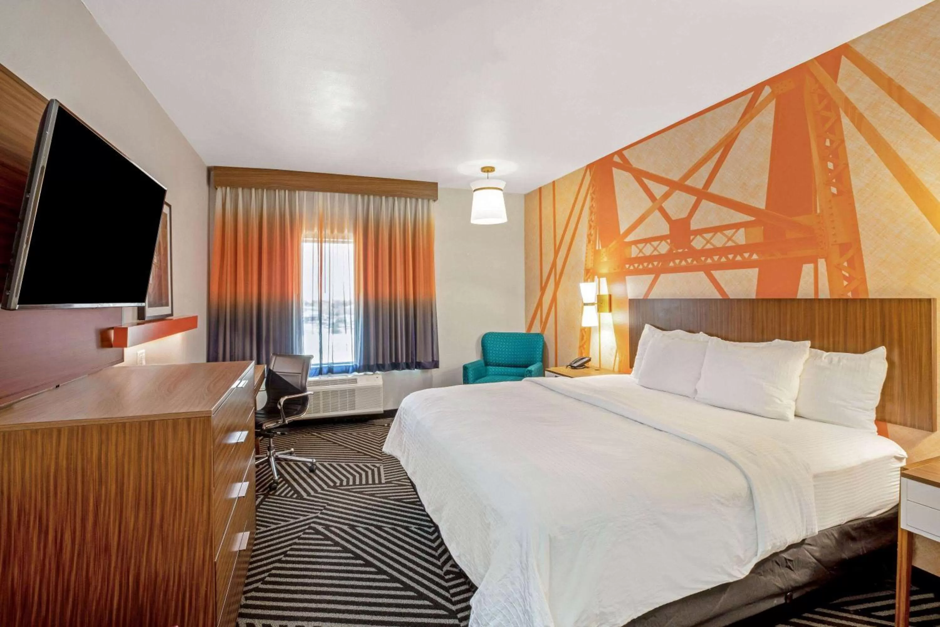 Photo of the whole room, Bed in La Quinta by Wyndham Waco Baylor Downtown