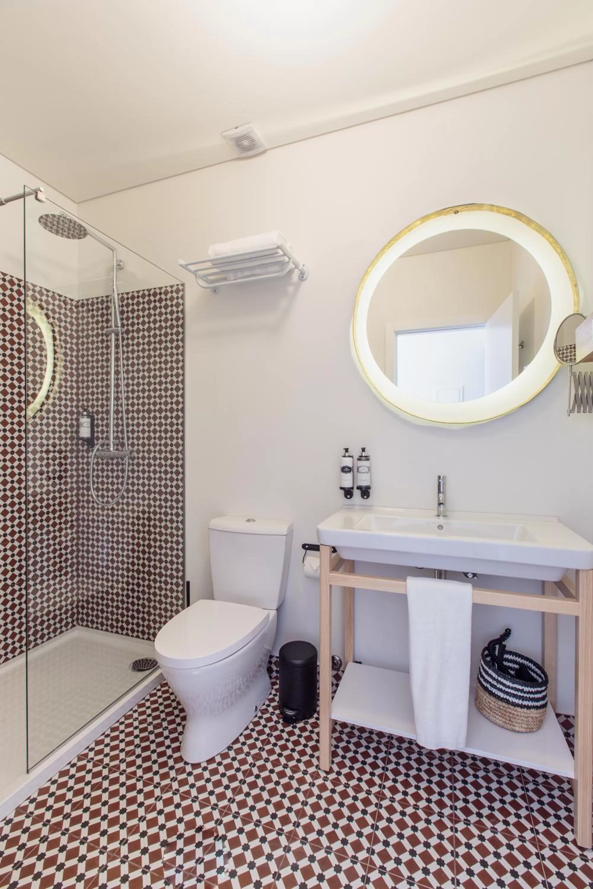 Shower in The House of Sandeman