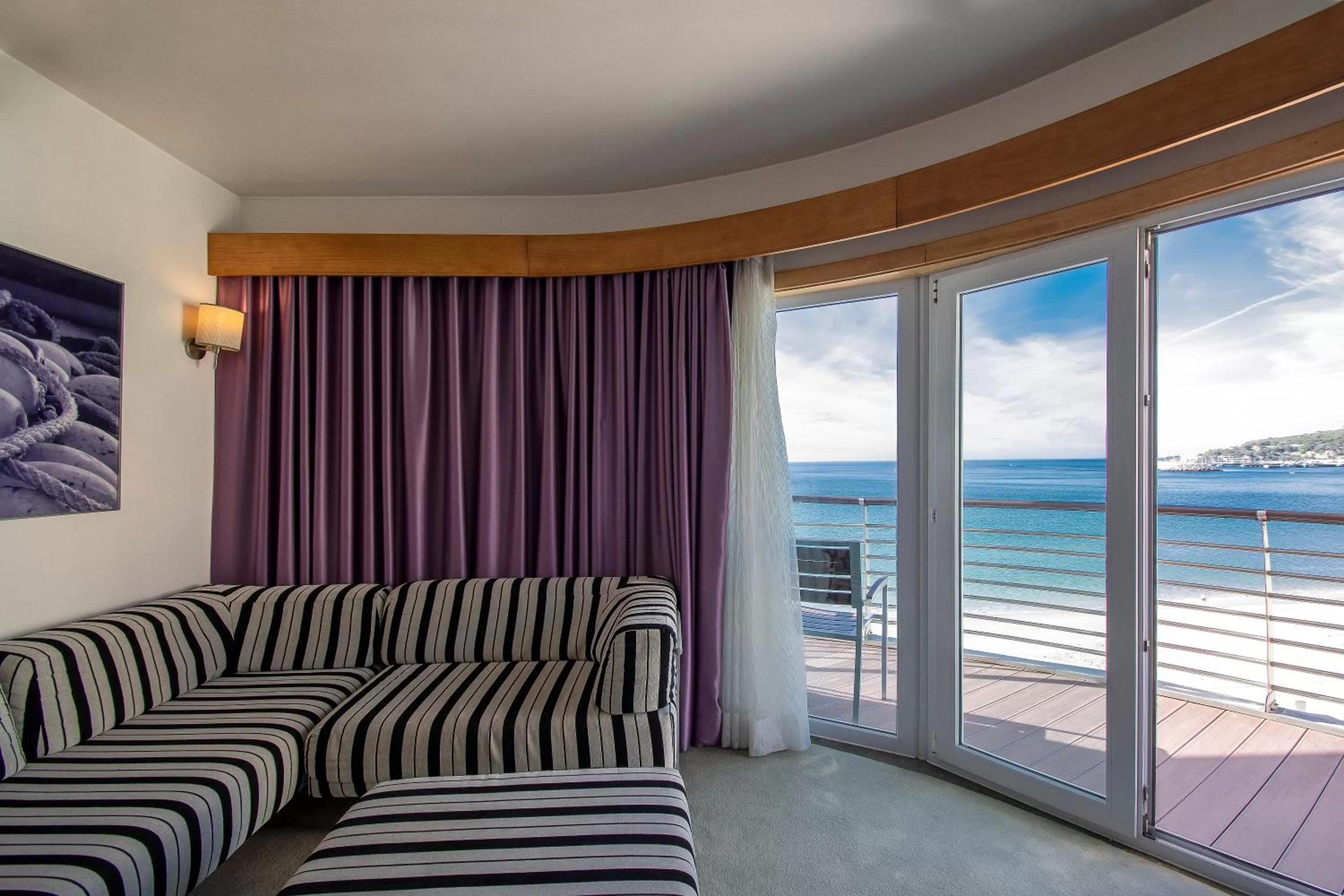 View (from property/room), Bed in SANA Sesimbra Hotel