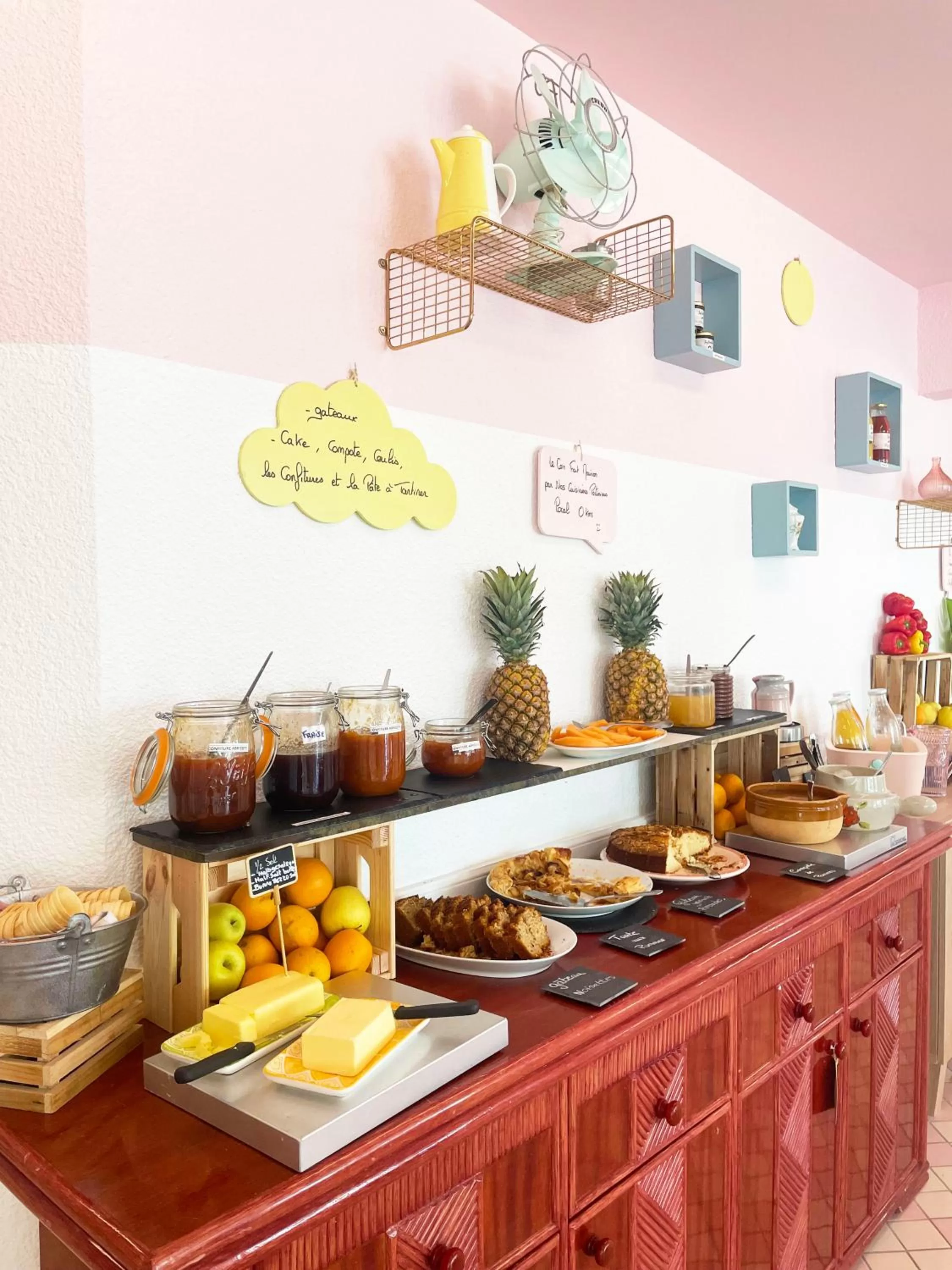 Breakfast in greet hôtel Pont du Gard - Route d'Avignon