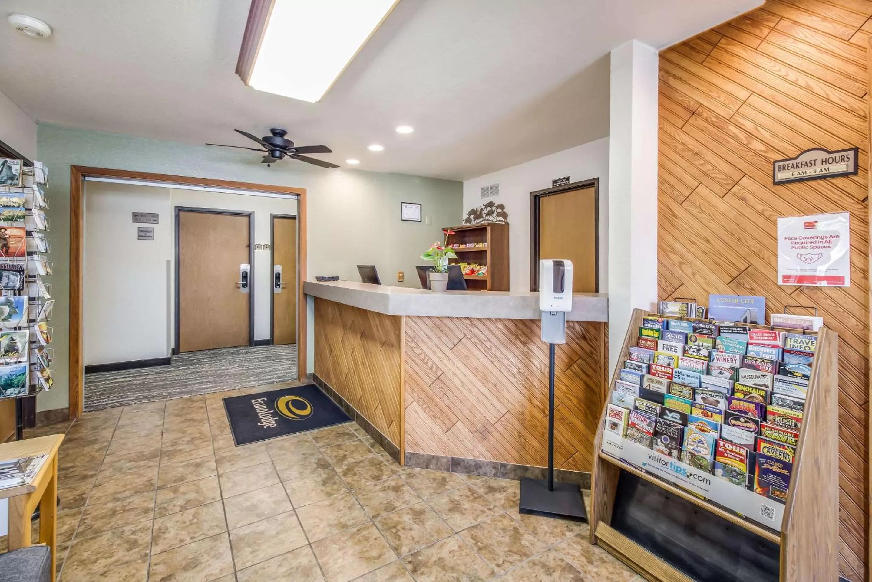 Lobby or reception in Econo Lodge, Downtown Custer Near Custer State Park and Mt Rushmore