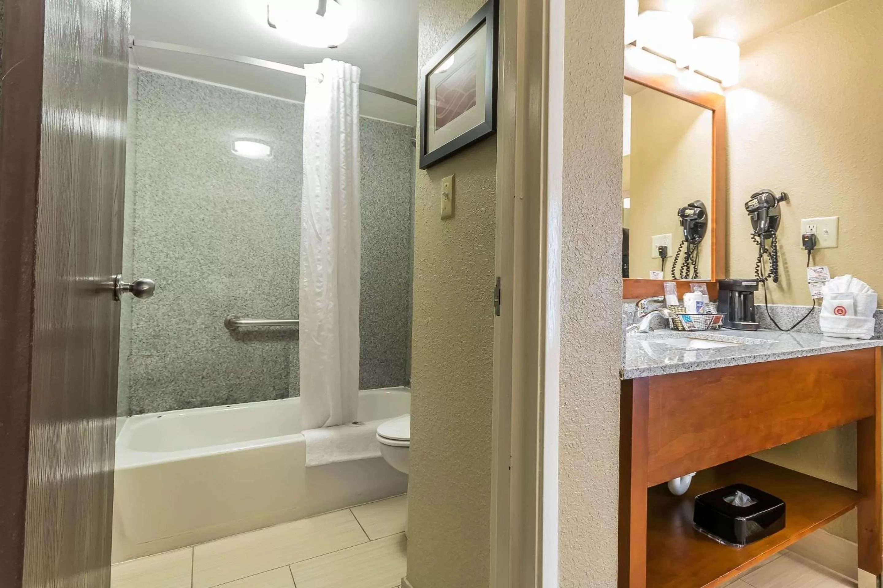 Photo of the whole room in Comfort Inn & Suites Lexington - Hamburg I-75