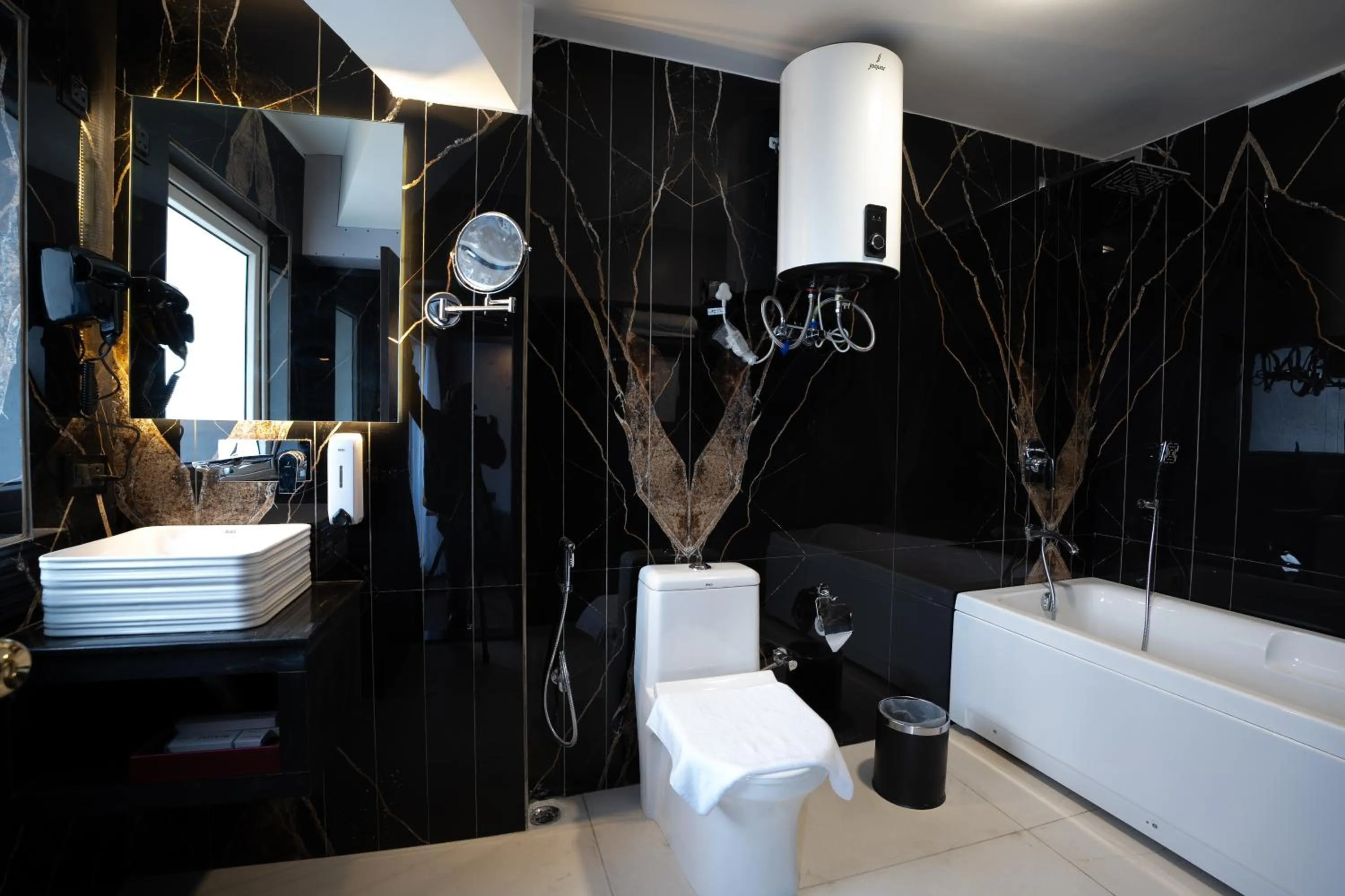 Toilet in The West Gate Posada By Summit