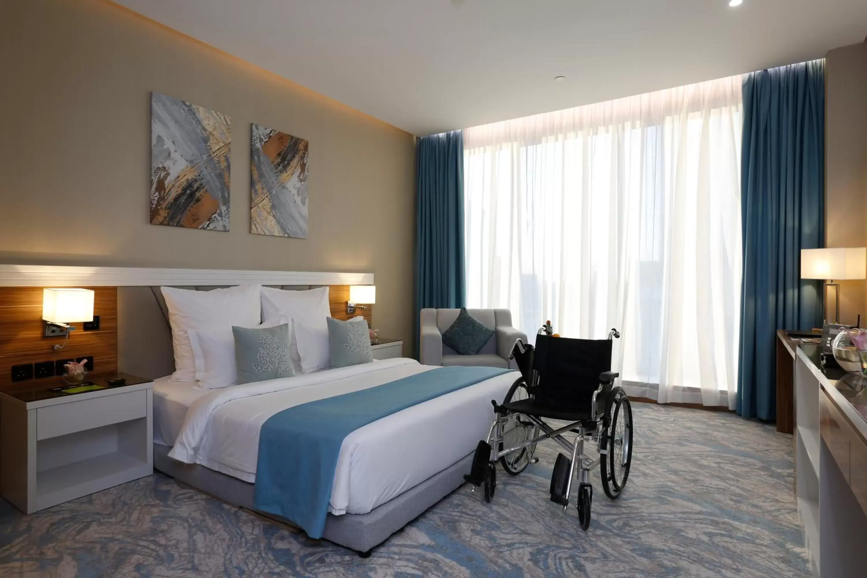 King Room - single occupancy - Disability Access in Cantonal Hotel by Warwick King Room - single occupancy - Disability Access in Cantonal Hotel by Warwick