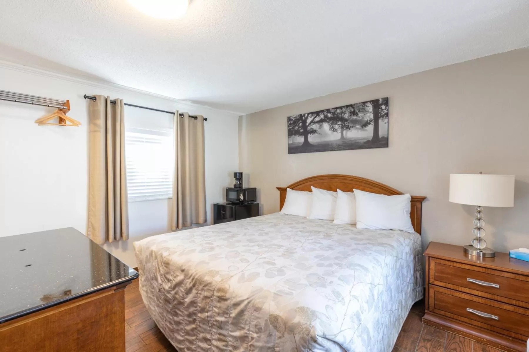 Bed in Vineyard Valley Inn