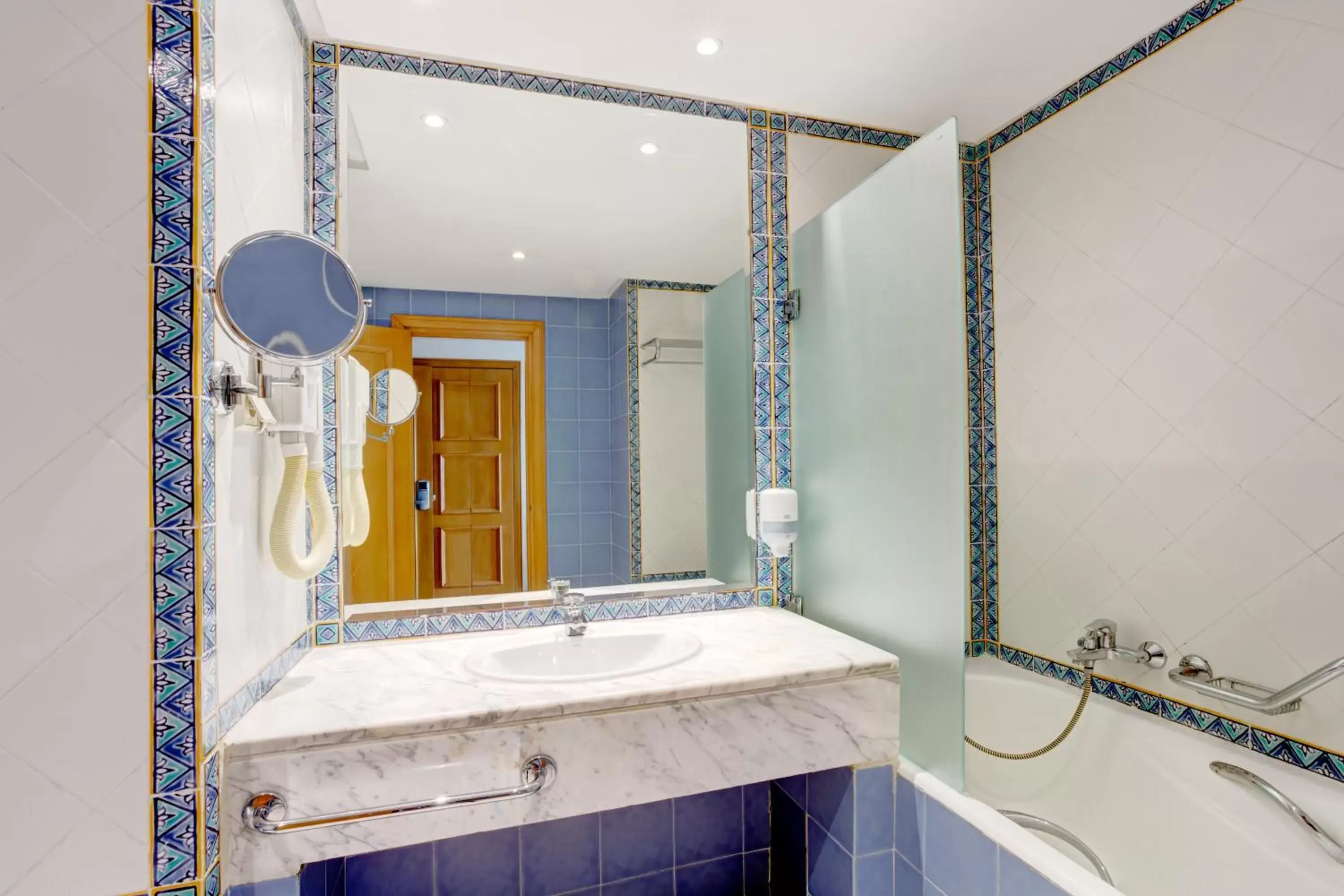 Superior Quadruple Room in TUI MAGIC LIFE Africana Superior Quadruple Room in TUI MAGIC LIFE Africana