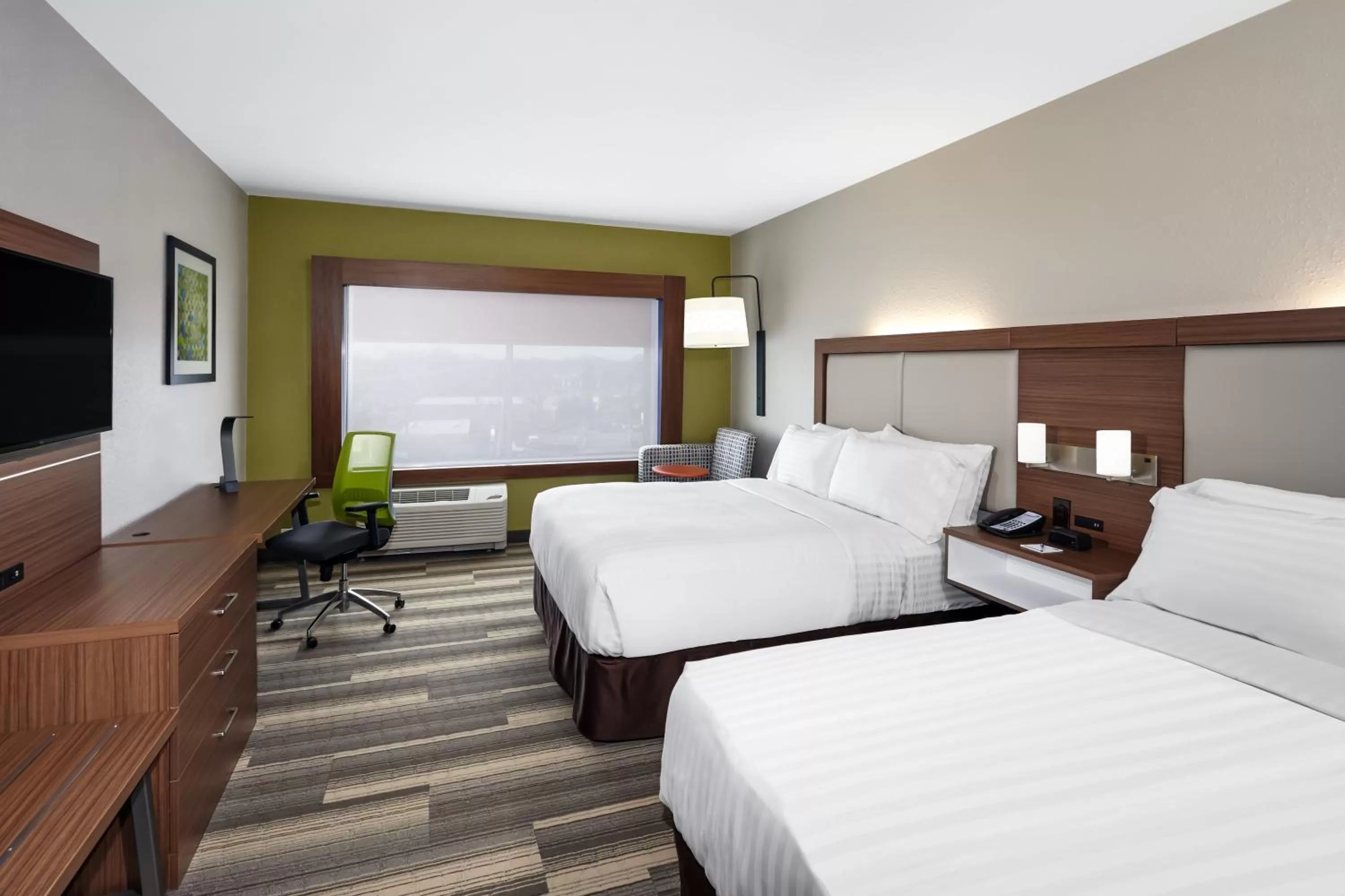 Photo of the whole room, Bed in Holiday Inn Express & Suites Chicago North Shore - Niles by IHG