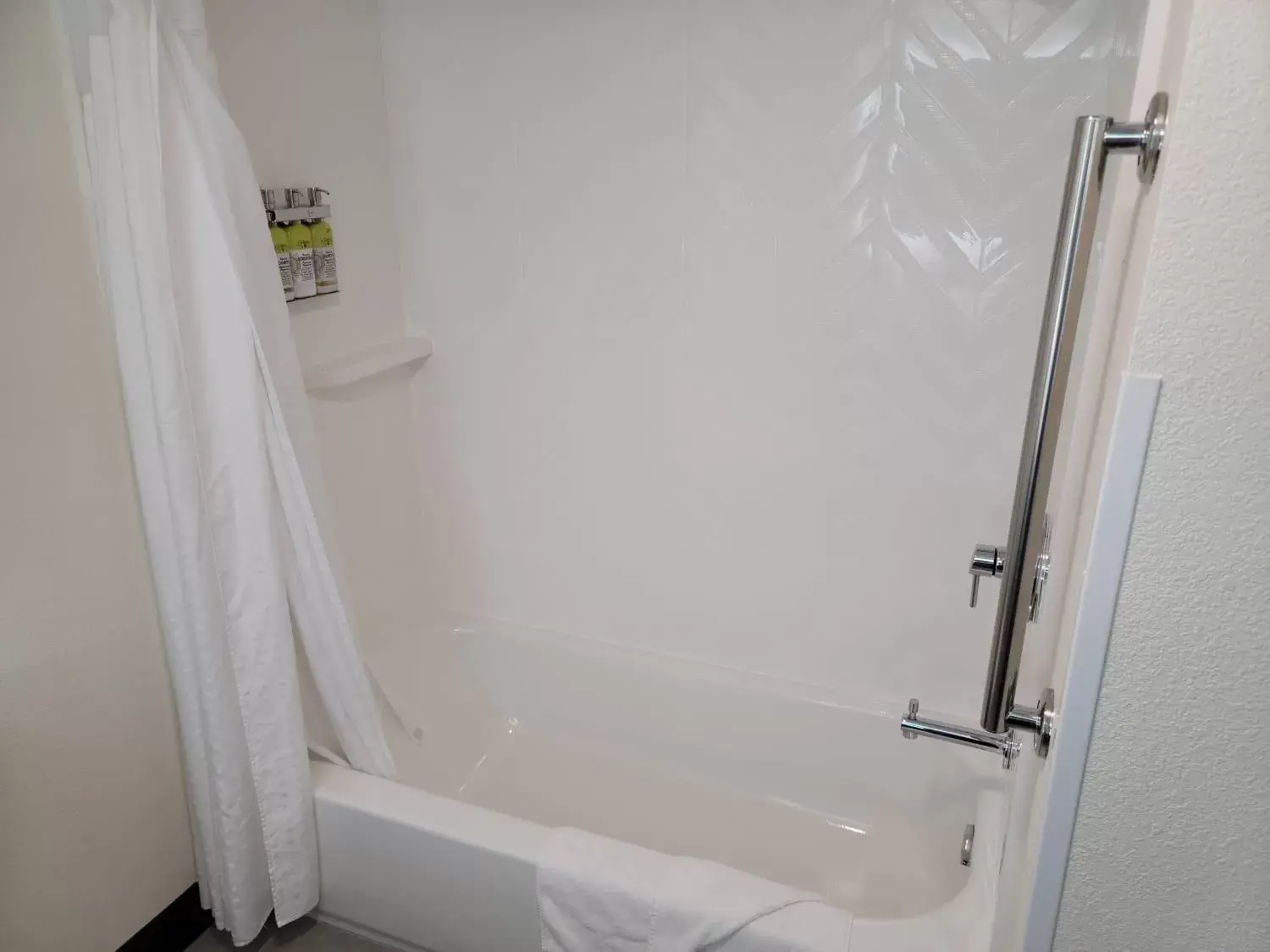 Deluxe Twin Room - Hearing Accessible in Holiday Inn & Suites Wausau-Rothschild by IHG Deluxe Twin Room - Hearing Accessible in Holiday Inn & Suites Wausau-Rothschild by IHG