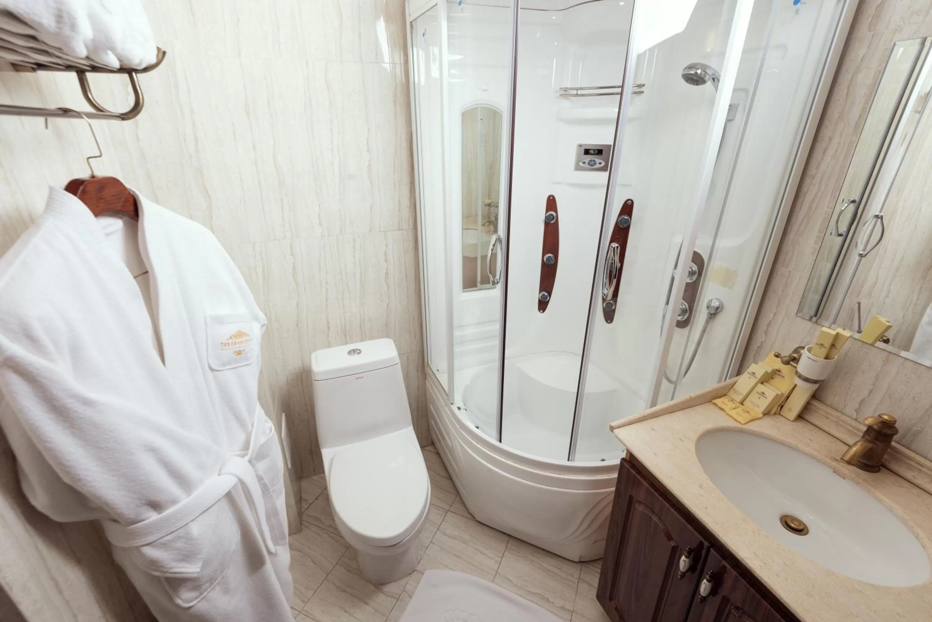 Shower, Bathroom in Boutique Hotel Traditional