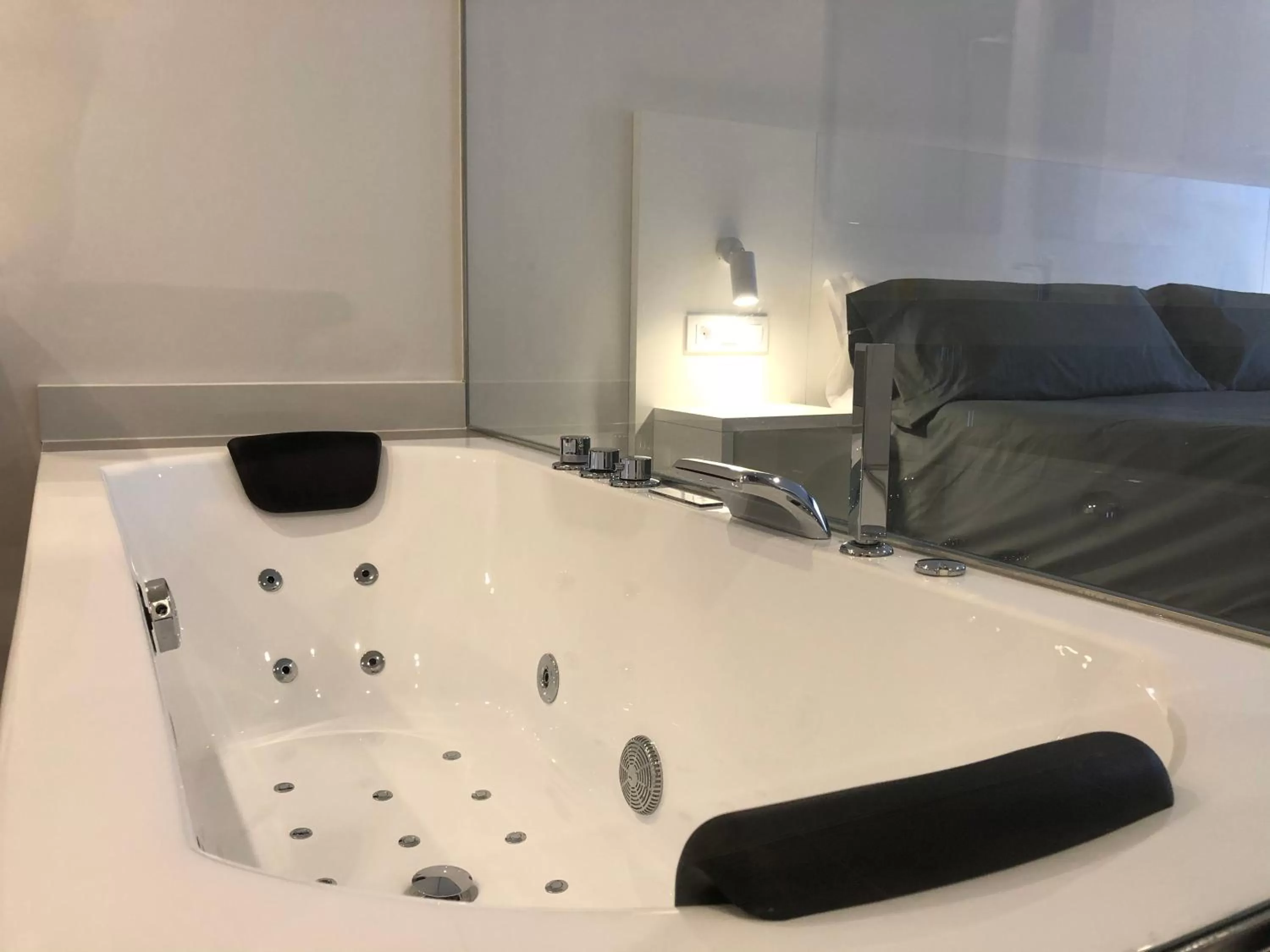 Bathroom, Bed in Hotel Gran Sol De Extremadura