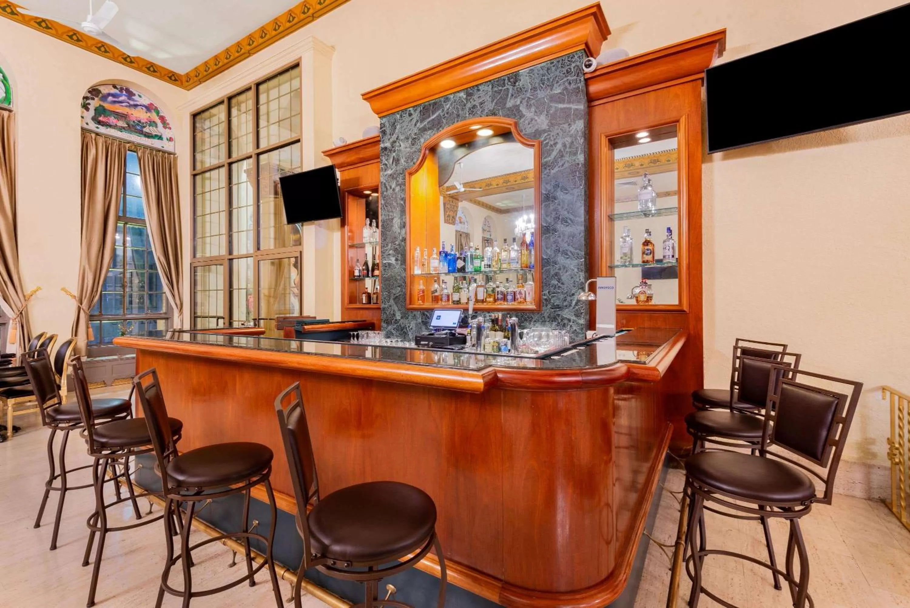 Lounge or bar in The Americus Hotel, Trademark Collection by Wyndham