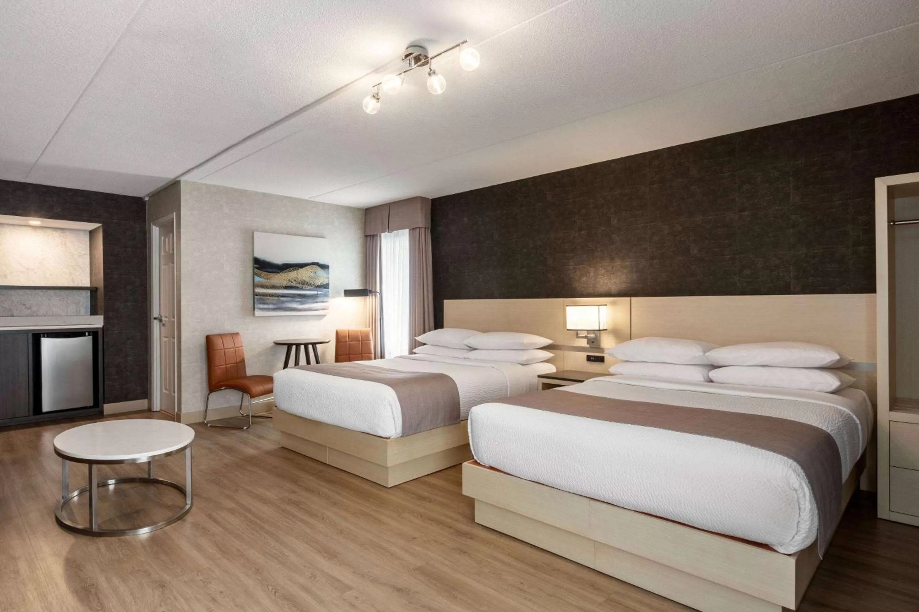 Photo of the whole room, Bed in Days Inn by Wyndham Toronto West Mississauga