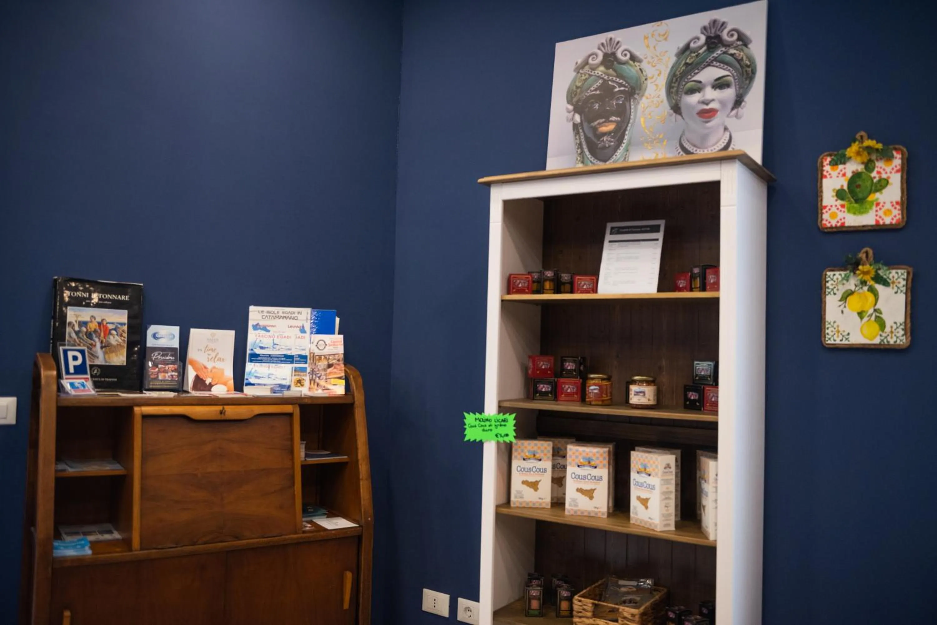 On-site shops in ZIBIBBO SUITES & ROOMS - Aparthotel in Centro Storico a Trapani