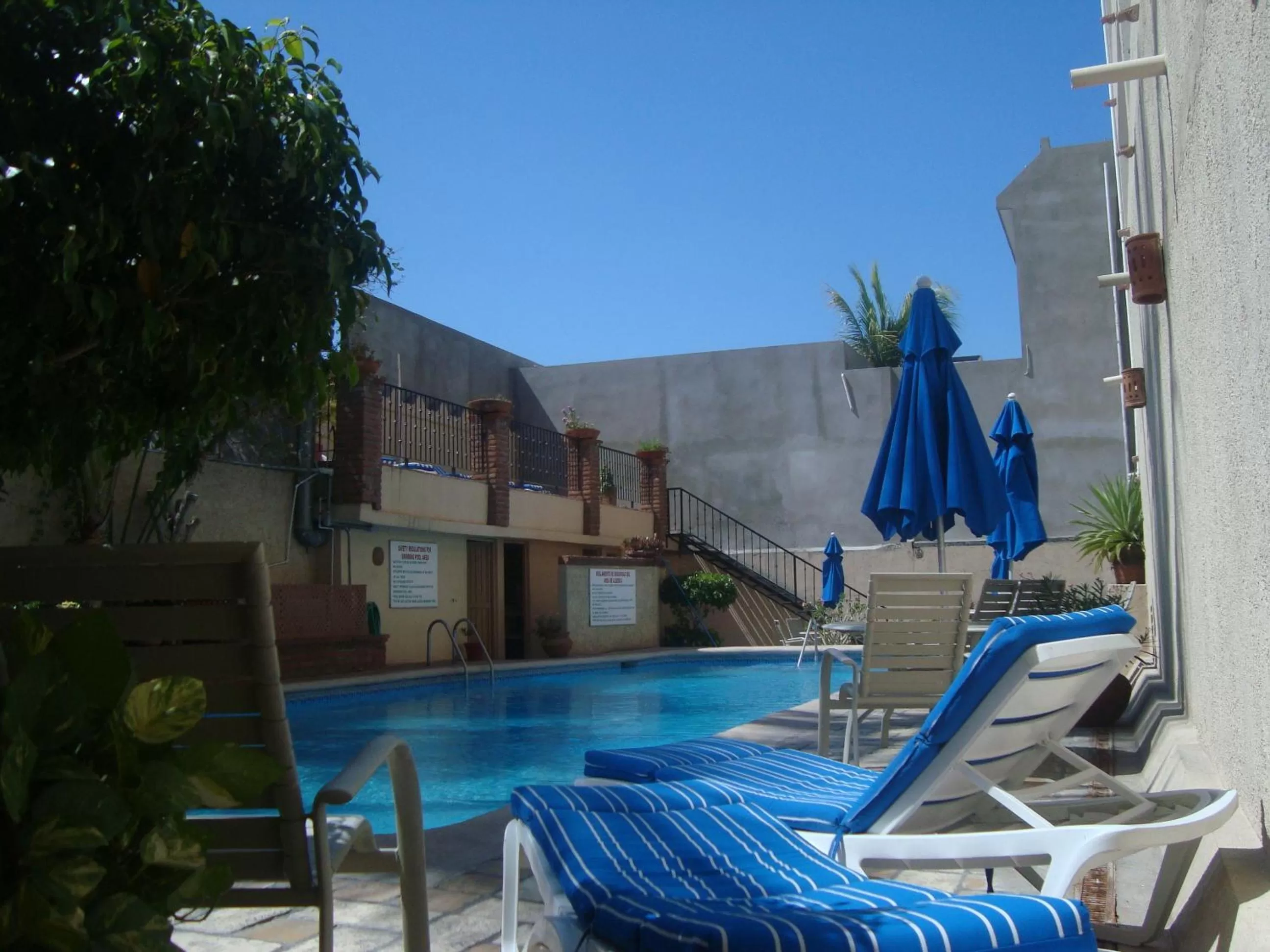 Swimming pool in Las Gaviotas Condo-Hotel La Paz BCS