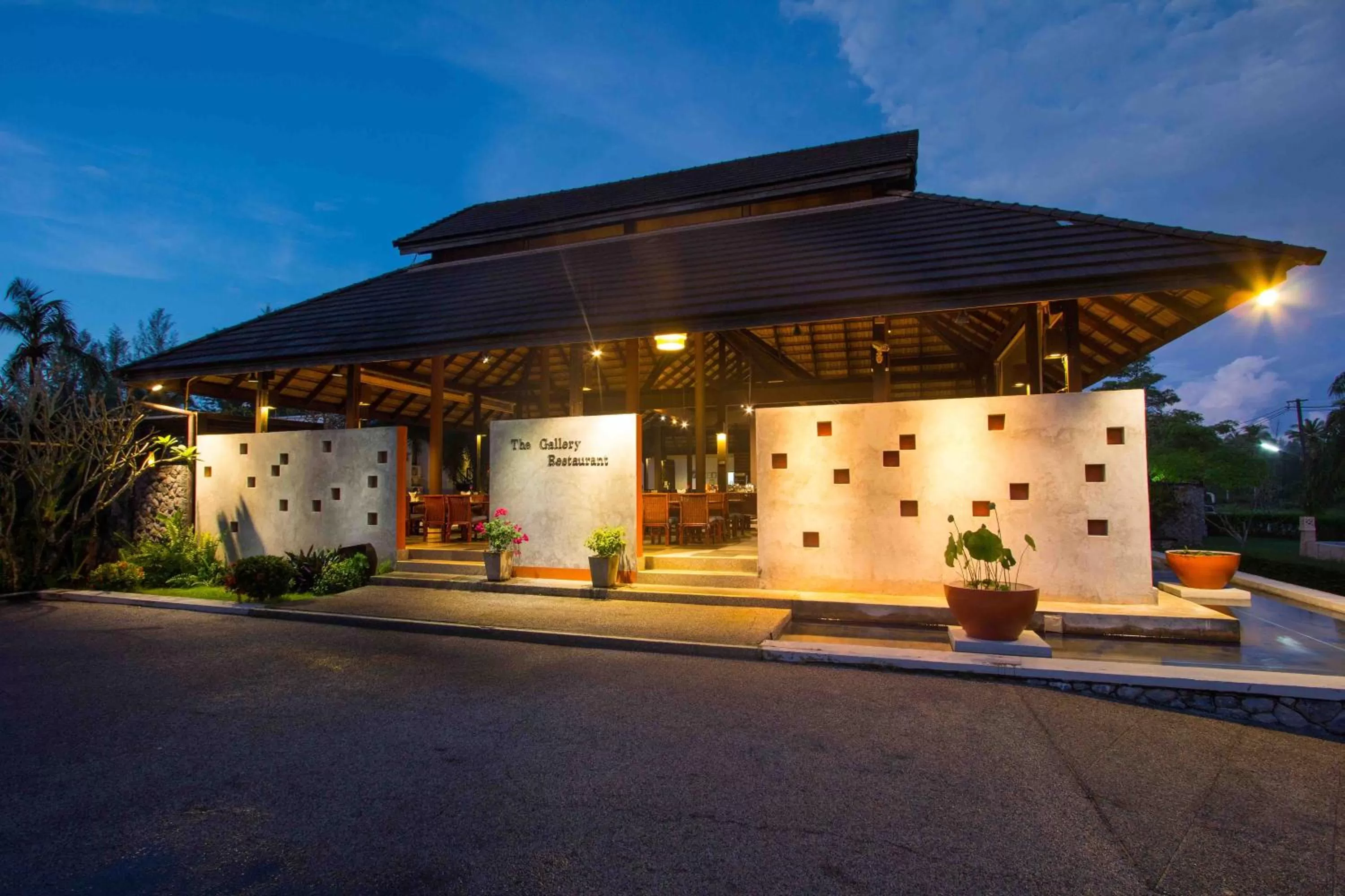 Restaurant/places to eat in Palm Galleria Resort