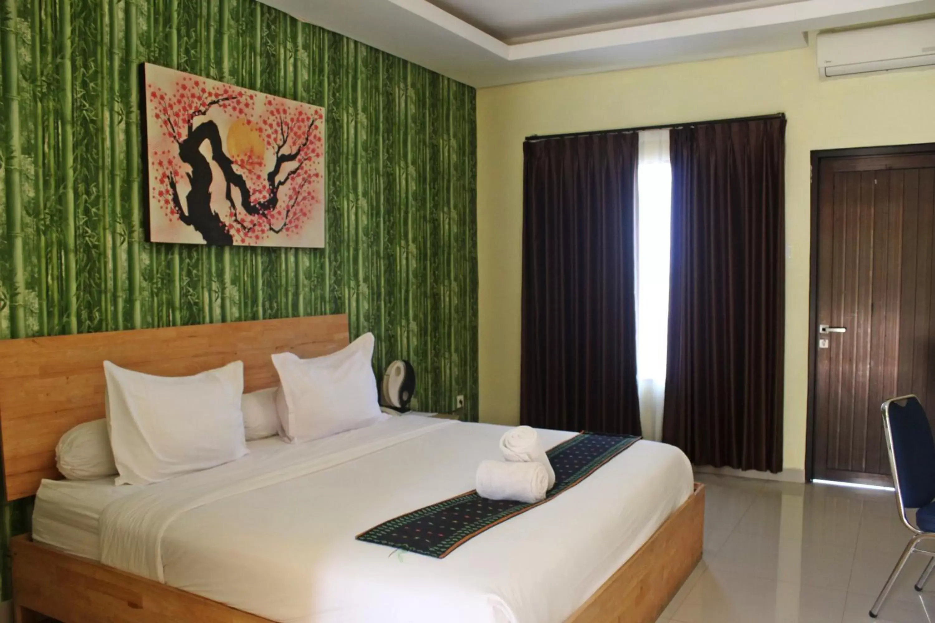 Deluxe Double Room - Free Return Airport Transfer in Exotic Komodo Hotel Deluxe Double Room - Free Return Airport Transfer in Exotic Komodo Hotel