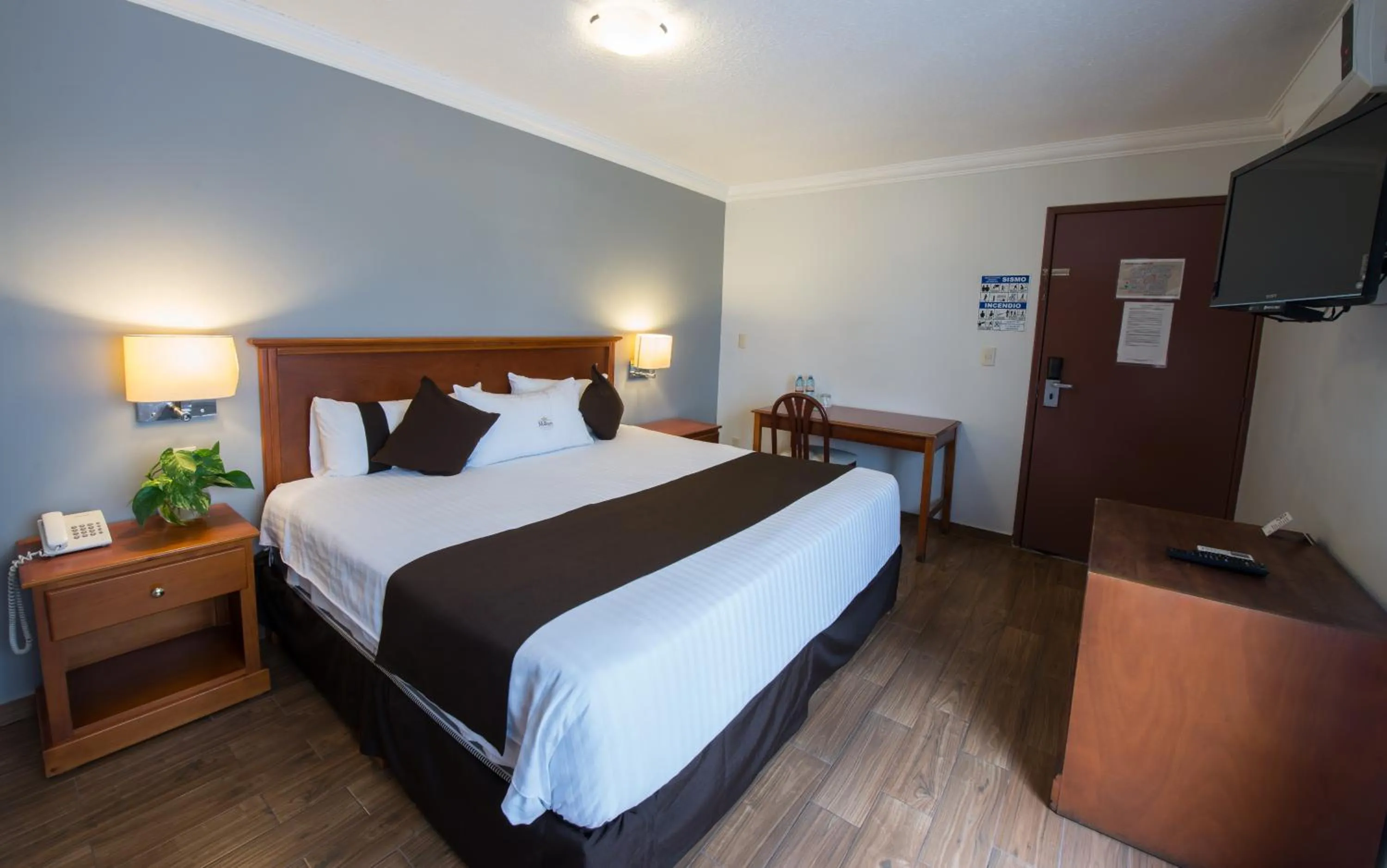 Bed in Del Marques Hotel and Suites