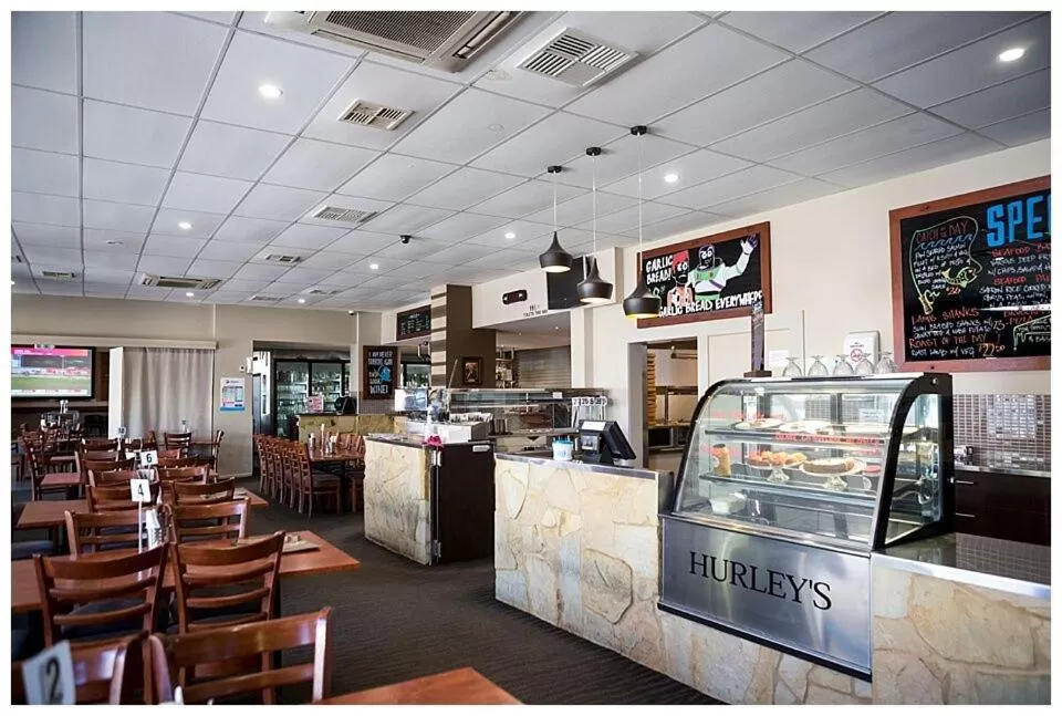 Restaurant/Places to Eat in Hurley's Bar & Bistro