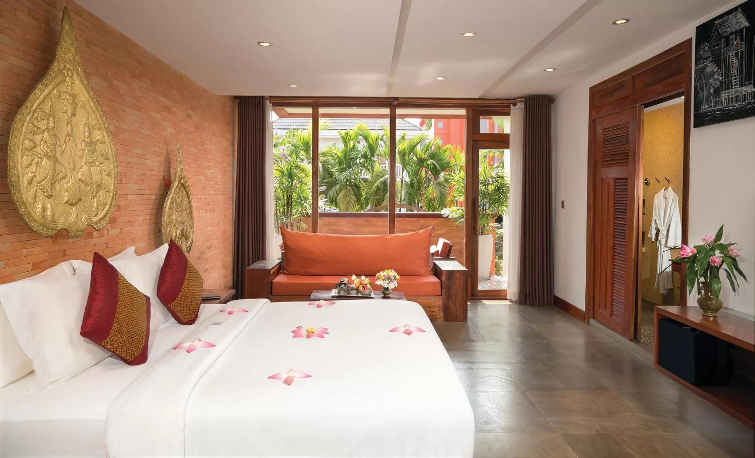 Balcony/Terrace, Bed in Golden Temple Residence