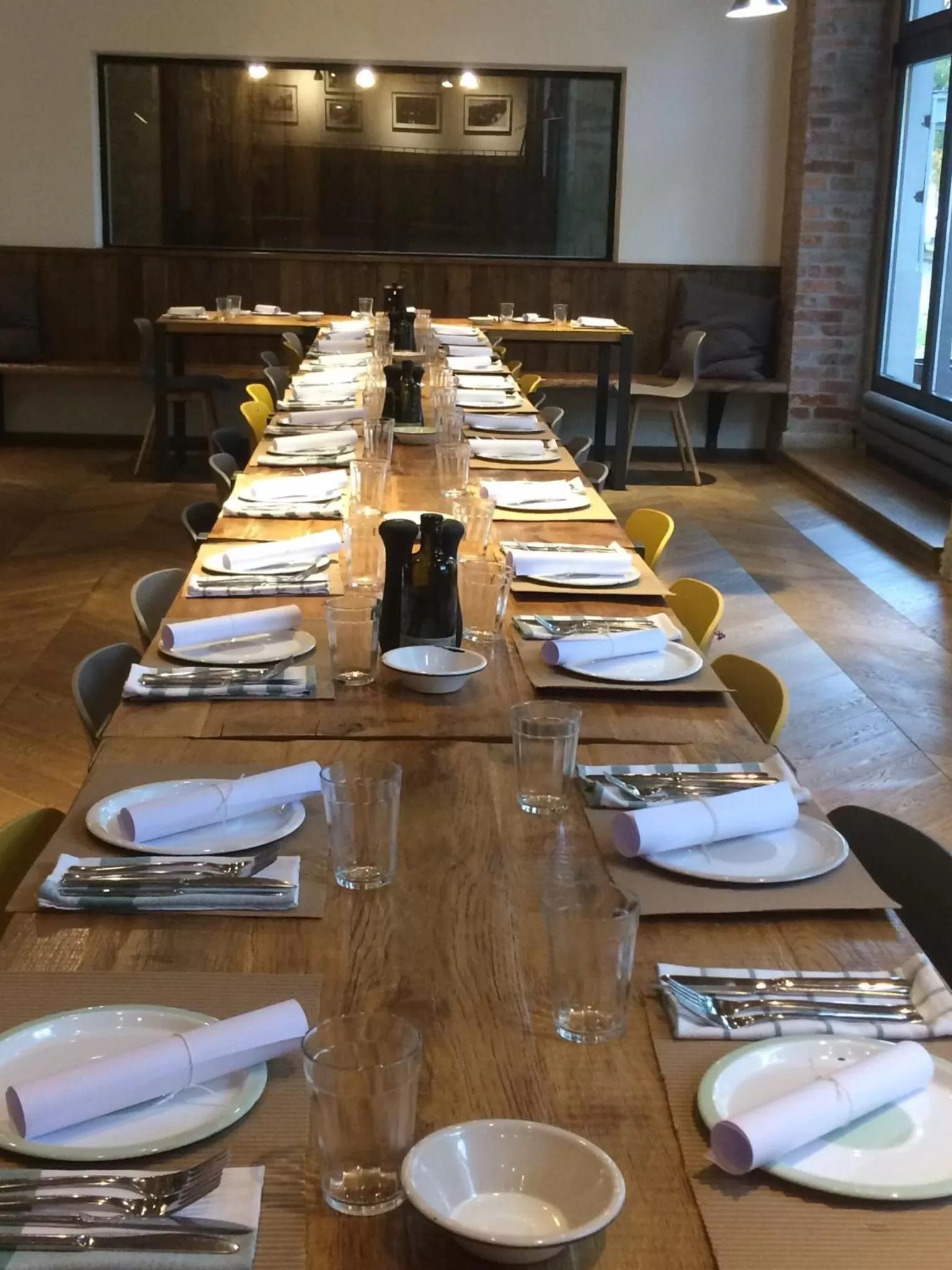 Restaurant/places to eat in Hotel city.city