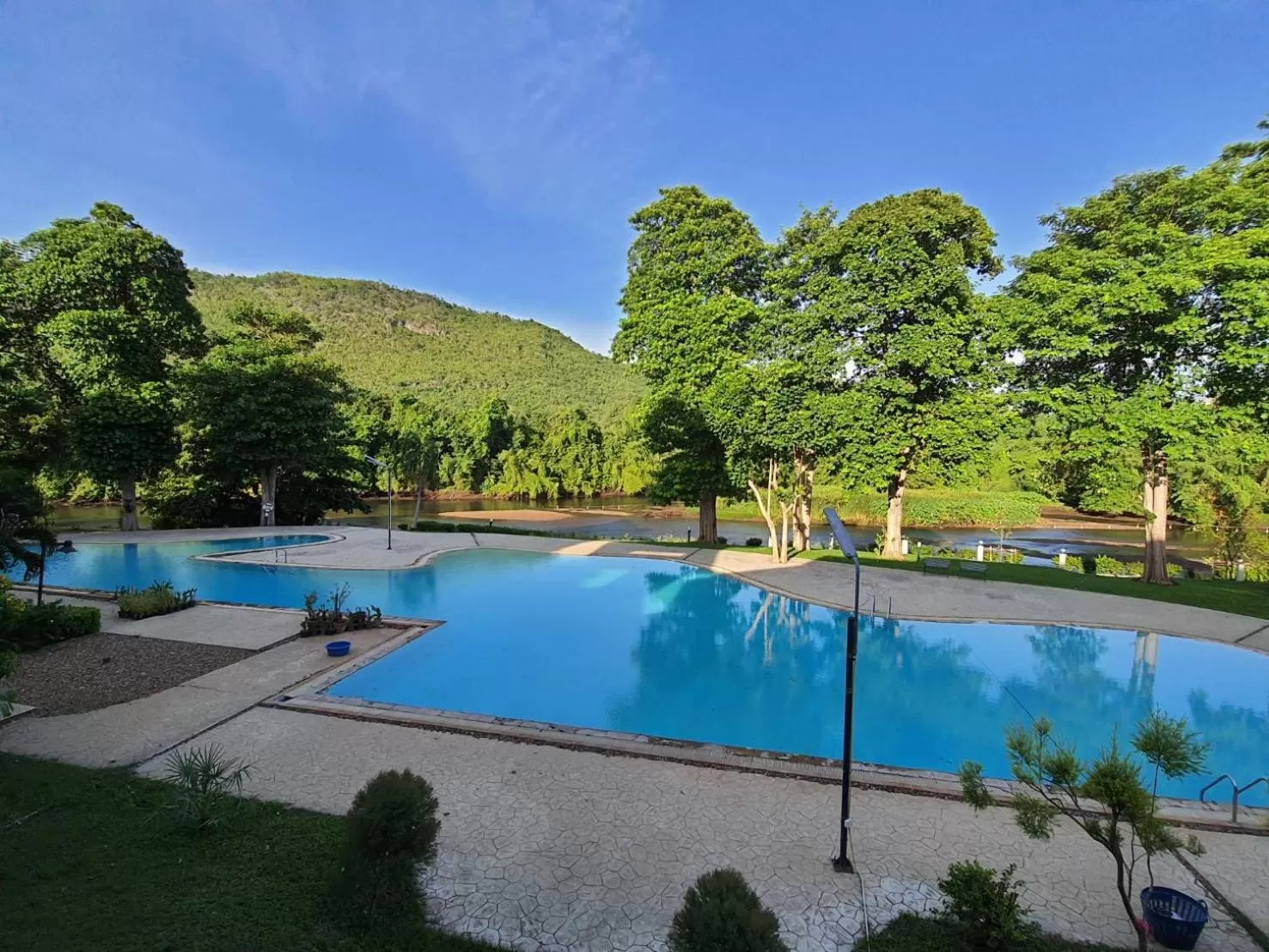 Swimming pool in Aekpailin River Kwai Resort