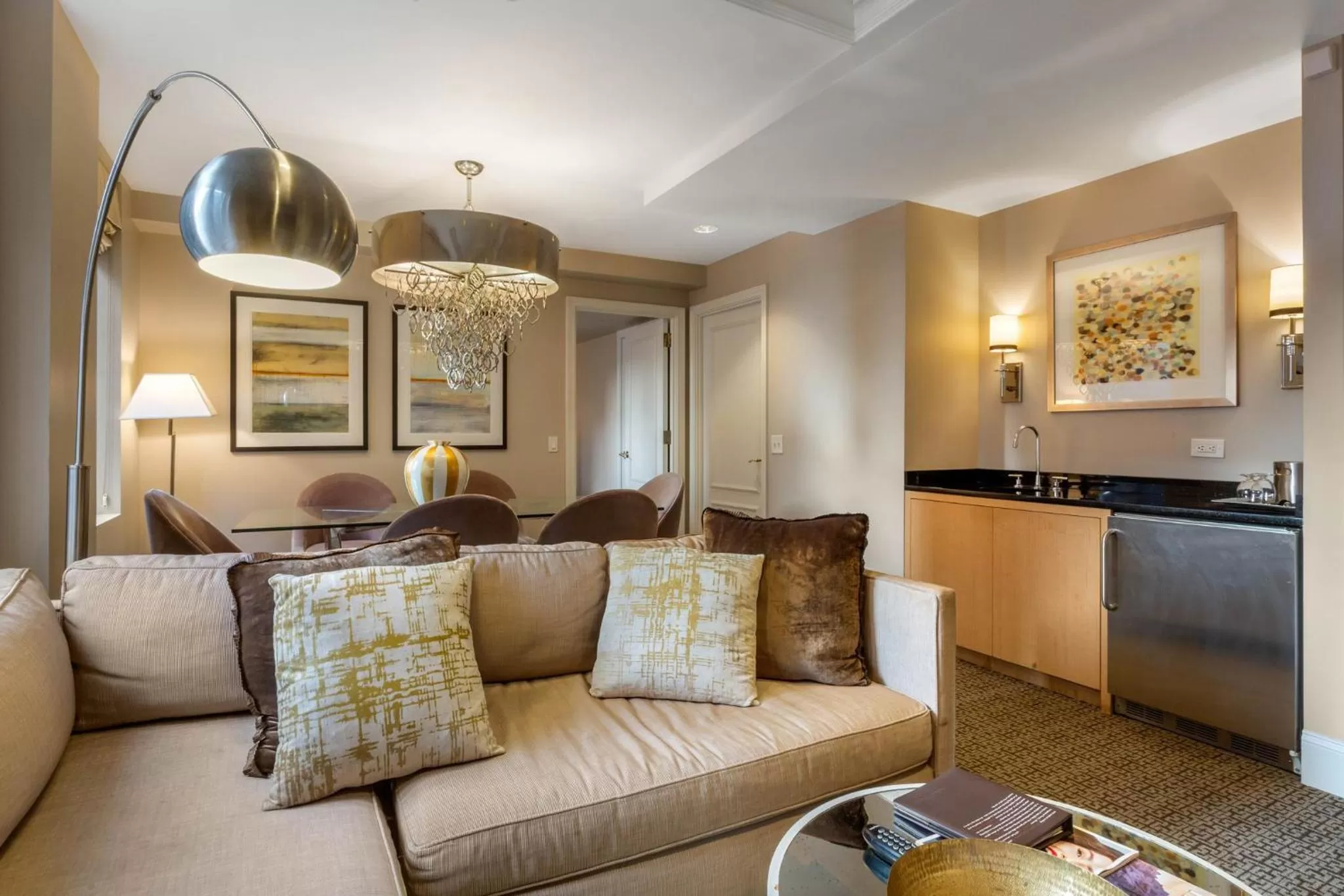 Photo of the whole room in Omni Berkshire Place