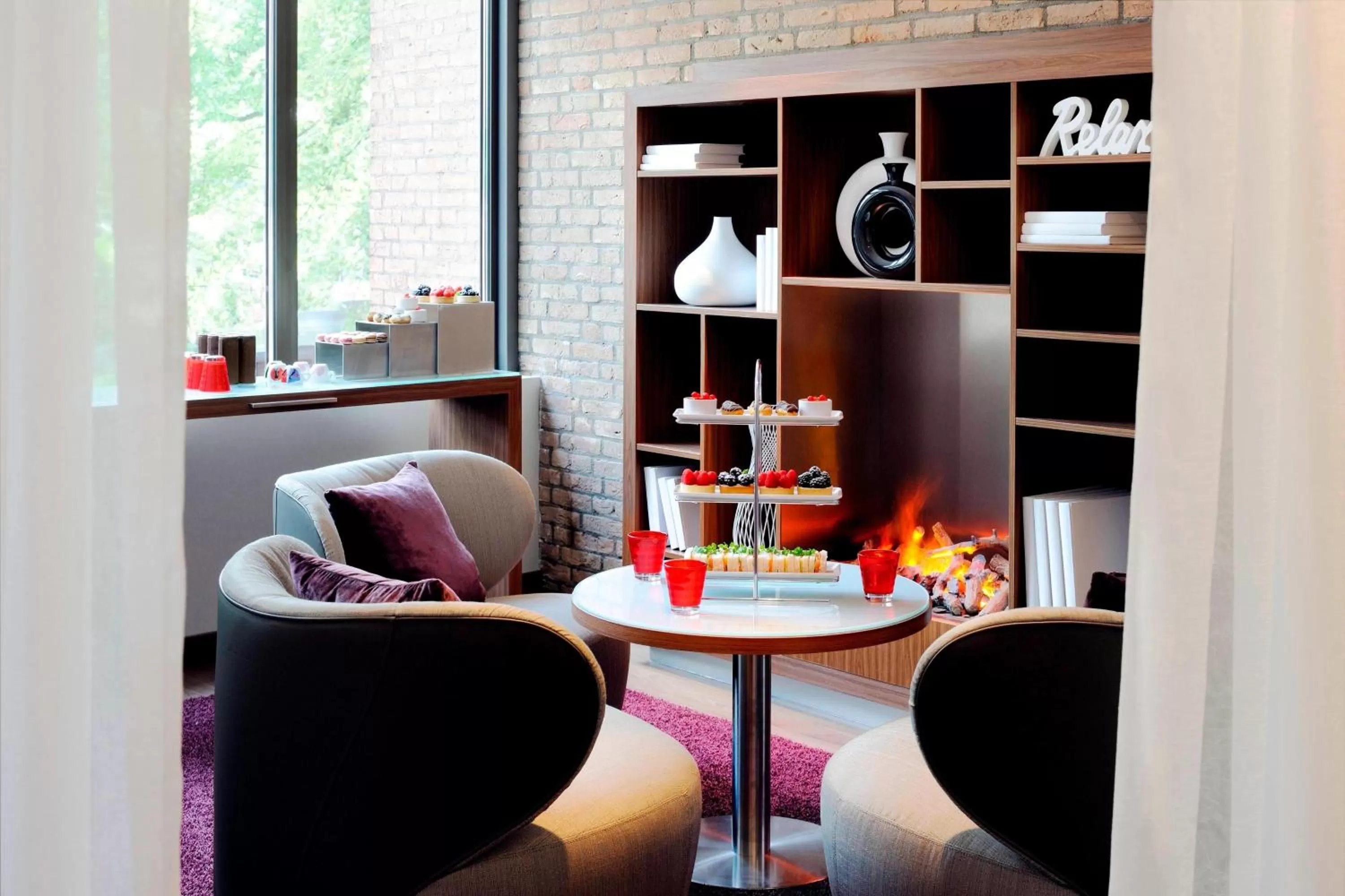 Living room in Amsterdam Marriott Hotel