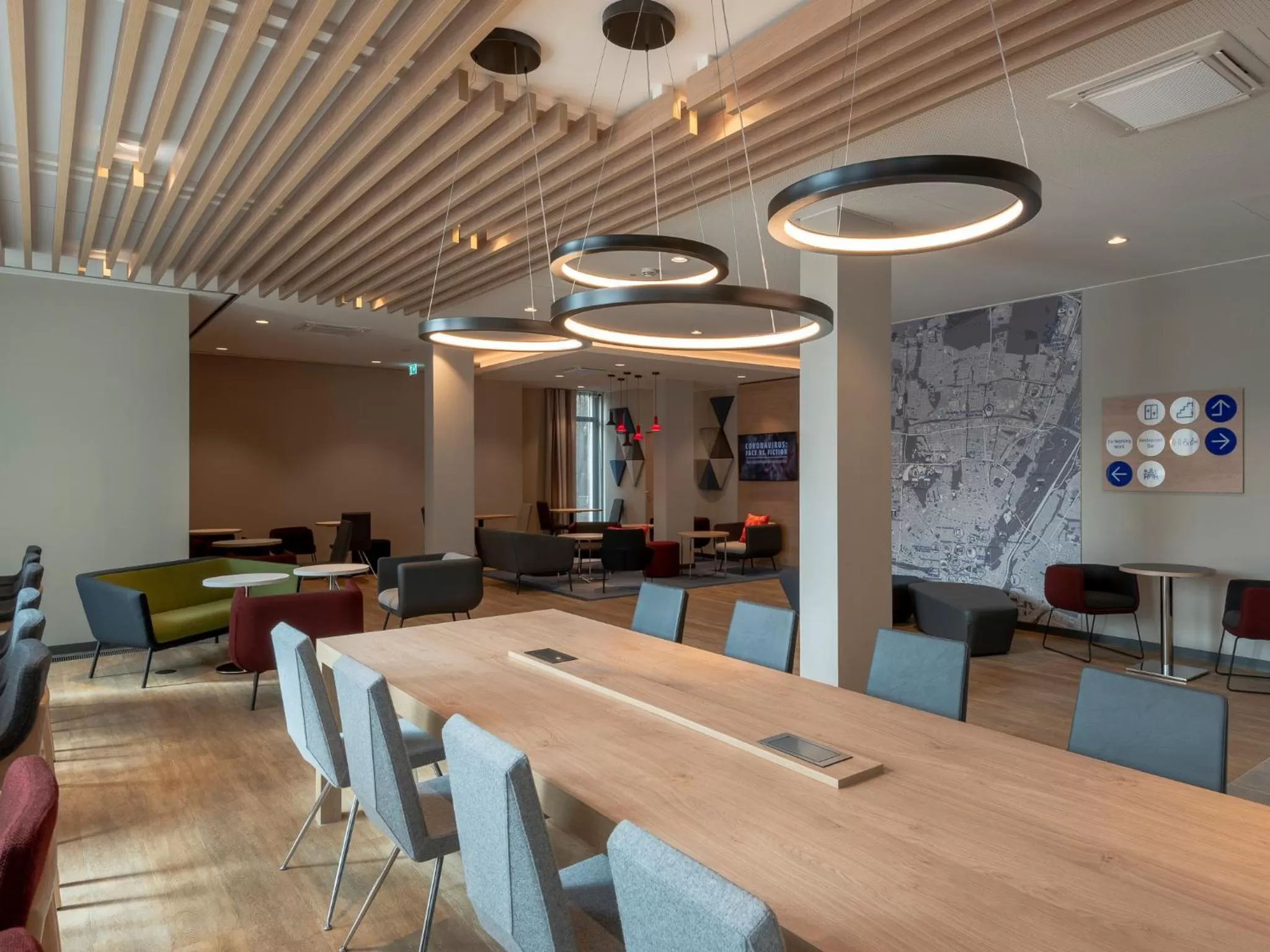 Lobby or reception in Holiday Inn Express - MUNICH NORTH by IHG