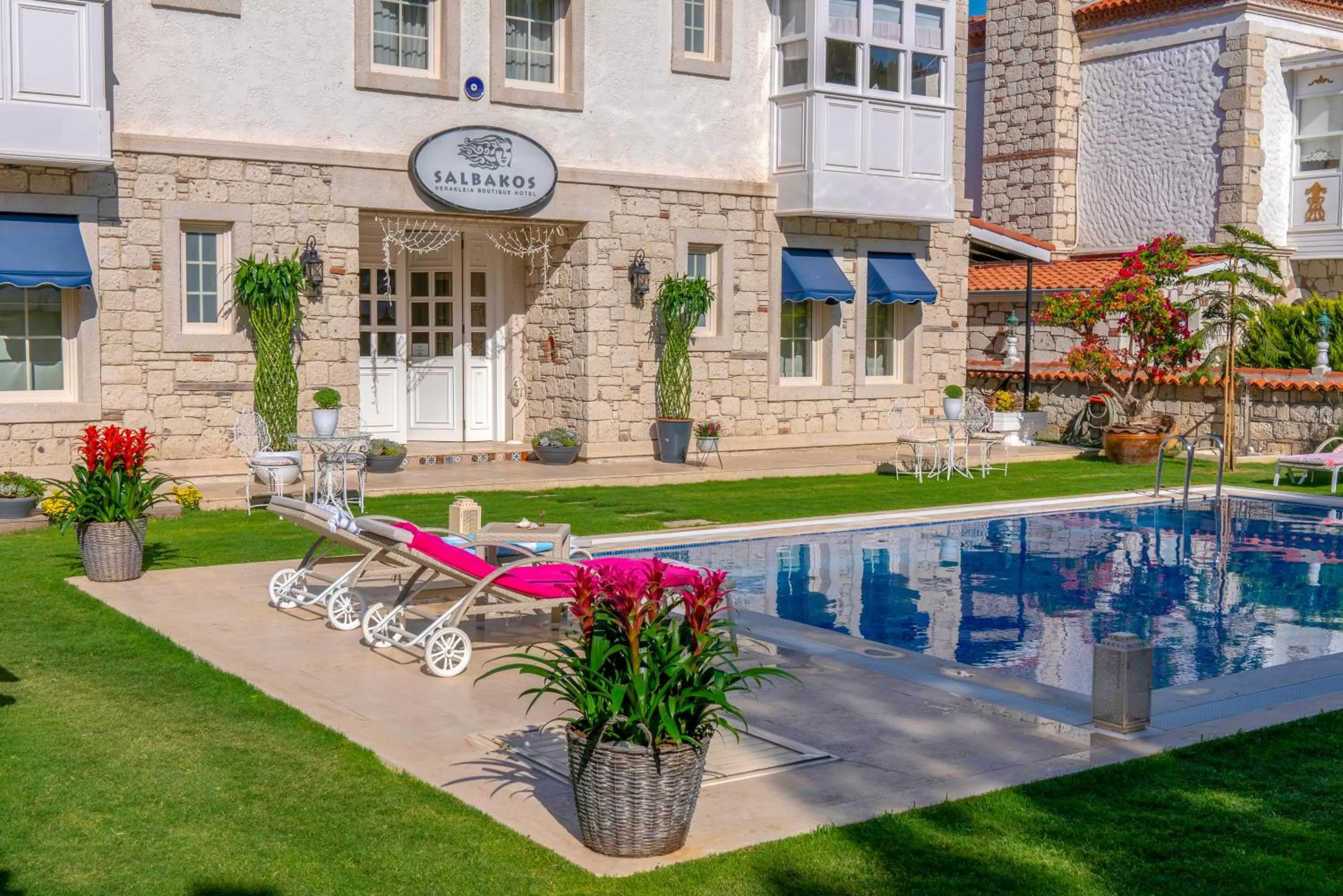 Swimming pool in Salbakos Herakleia Hotel