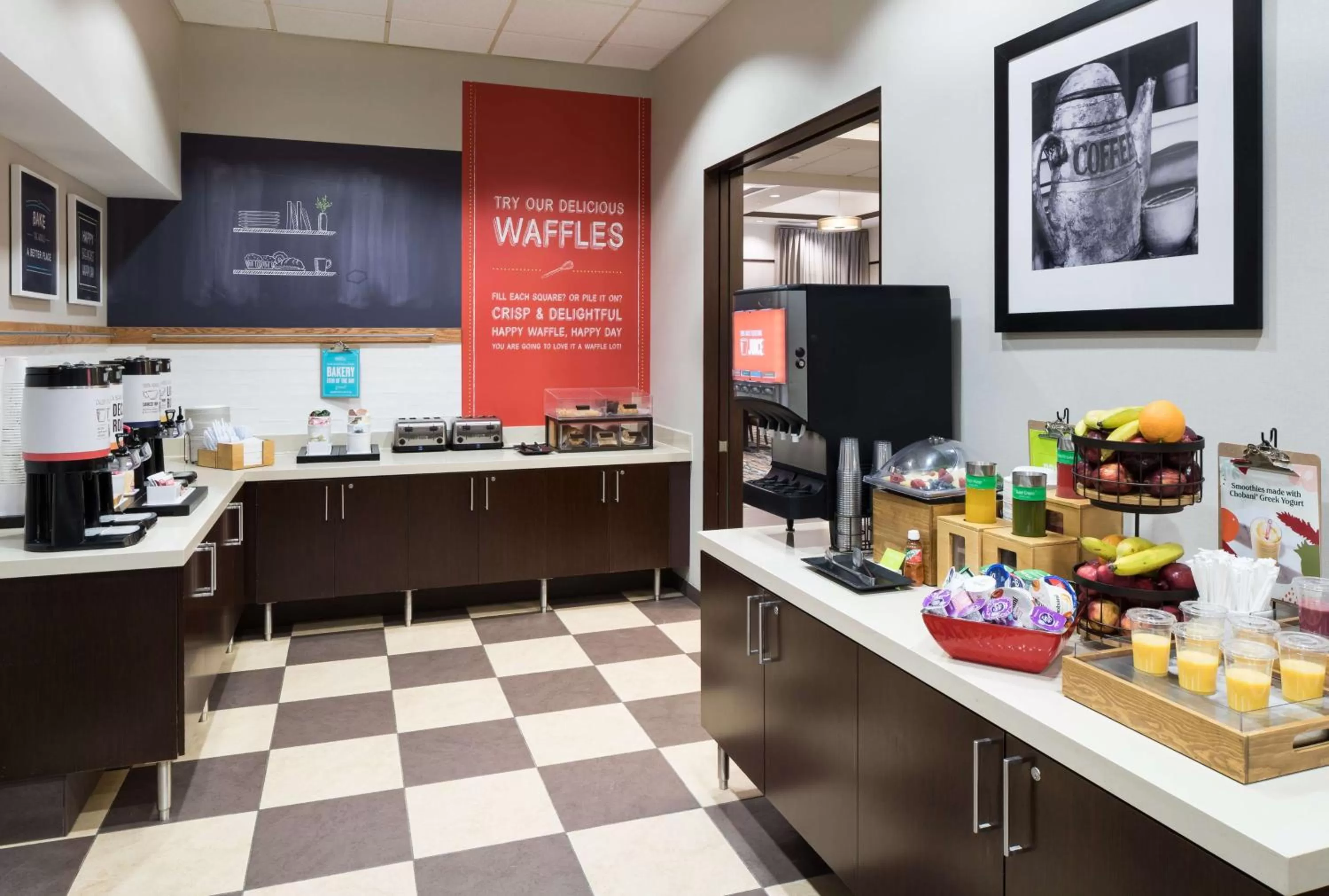 Breakfast in Hampton Inn & Suites Chicago North Shore