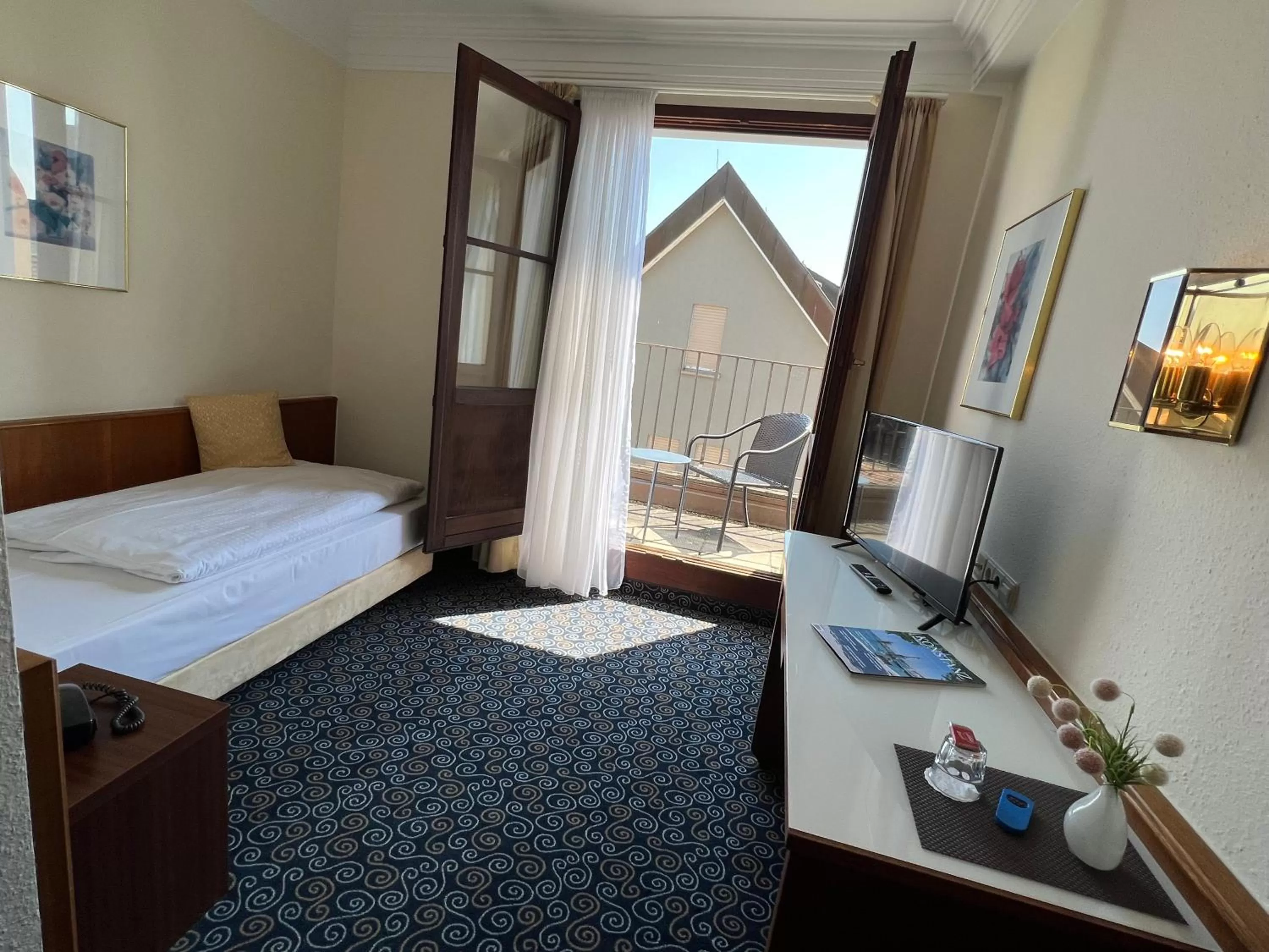 Photo of the whole room in Stadthotel