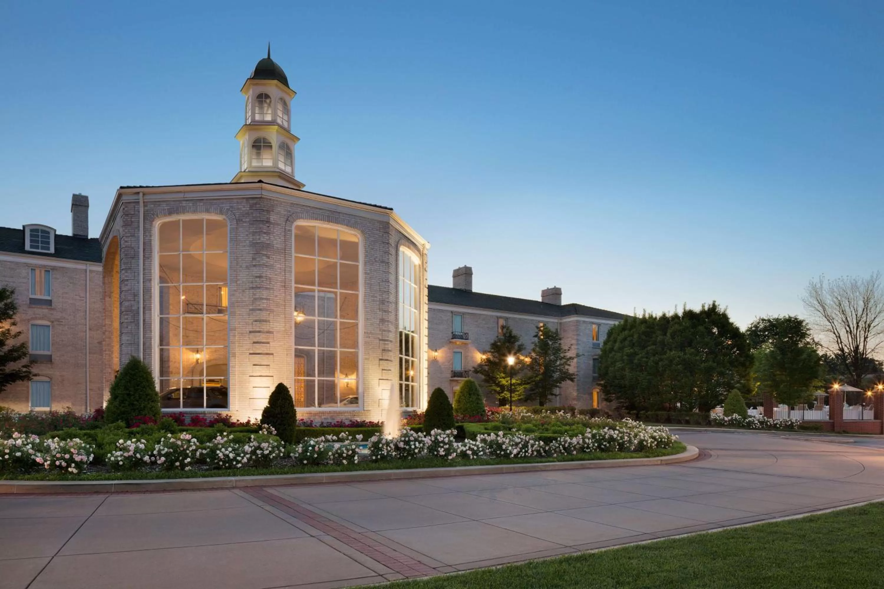 Property building in Hilton St. Louis Frontenac