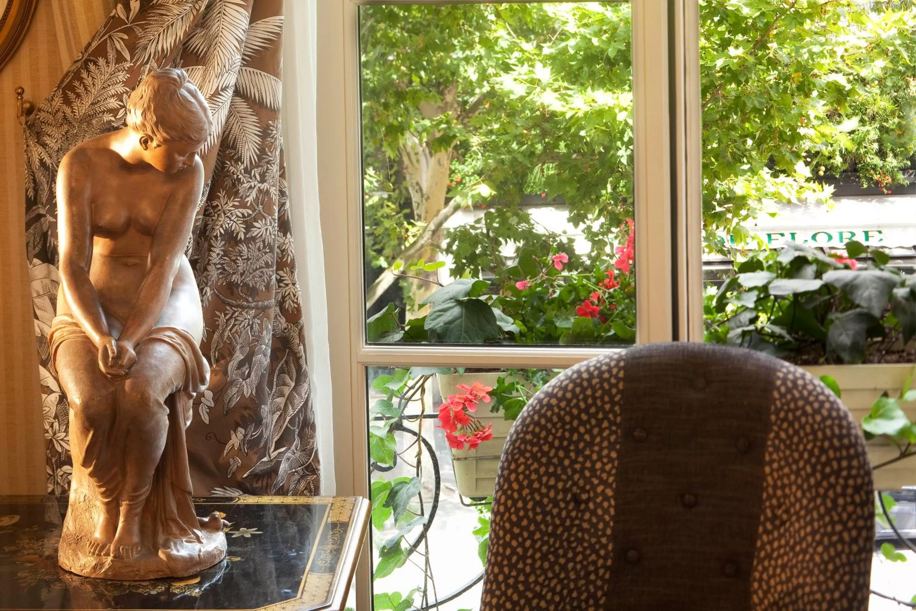 Decorative detail in Au Manoir Saint Germain