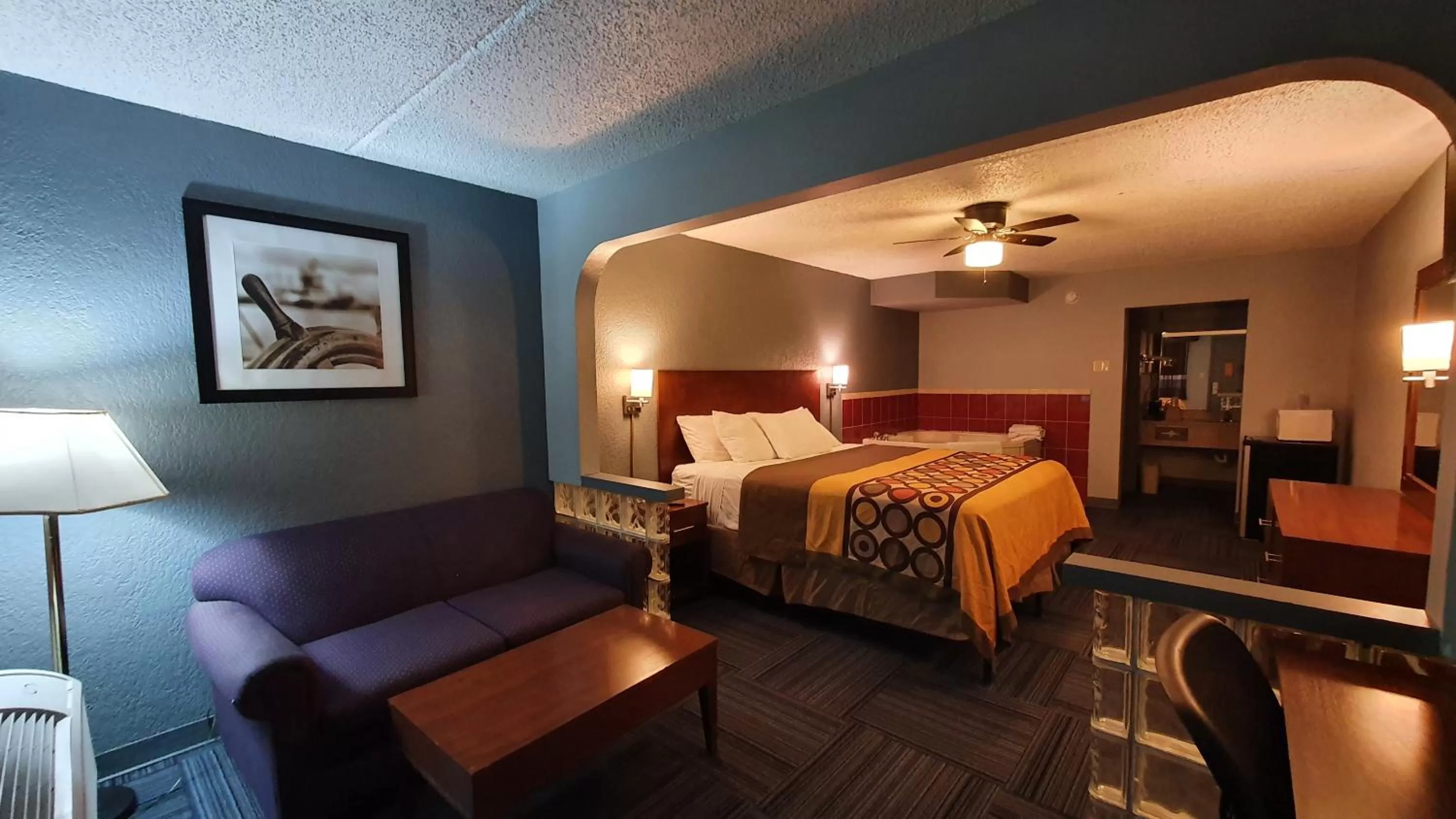 Photo of the whole room, Bed in South Padre Island Inn