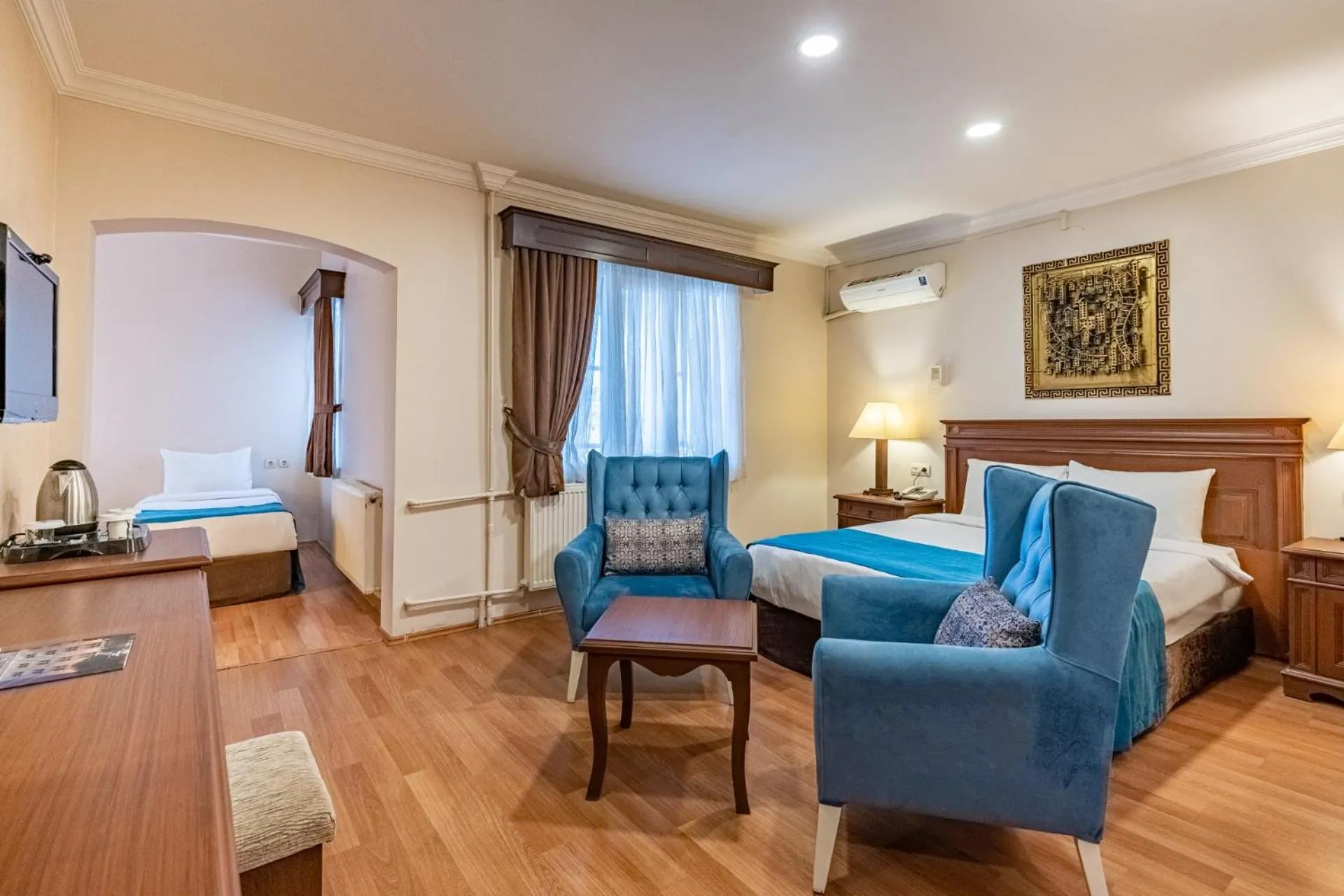 Seating area, Bed in Buyuk Velic Hotel