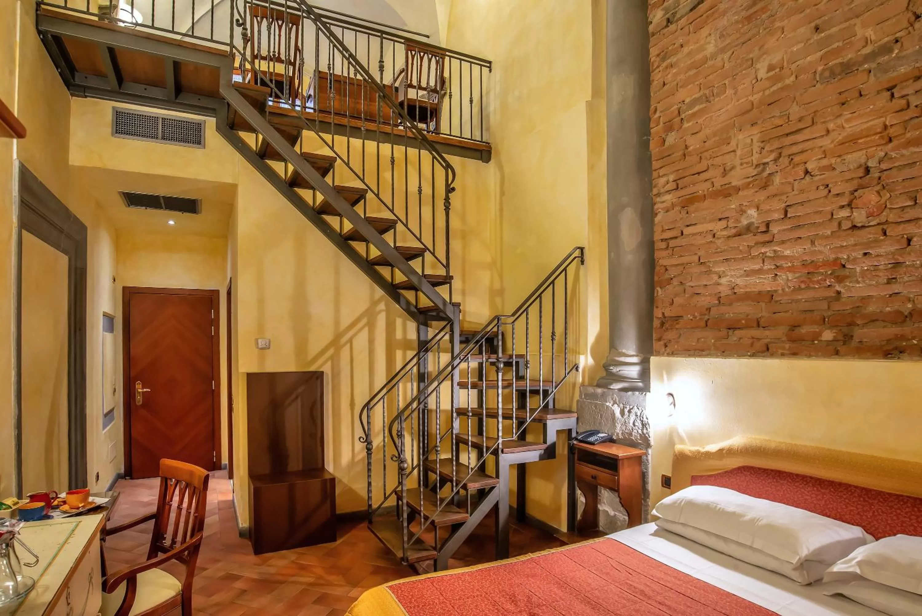 Bed in Hotel Alba Palace