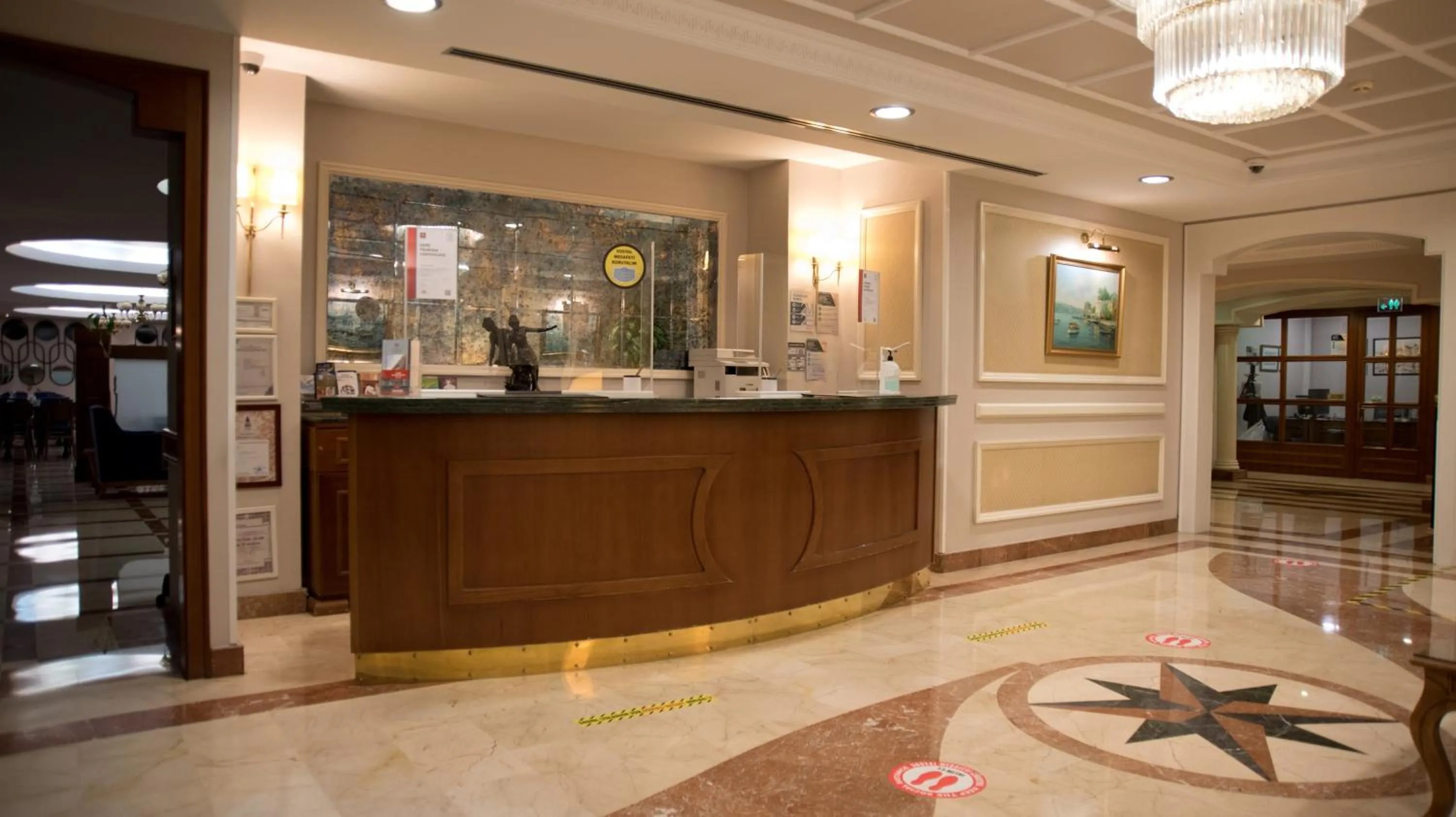 Lobby or reception in Taksim Metropark Hotel