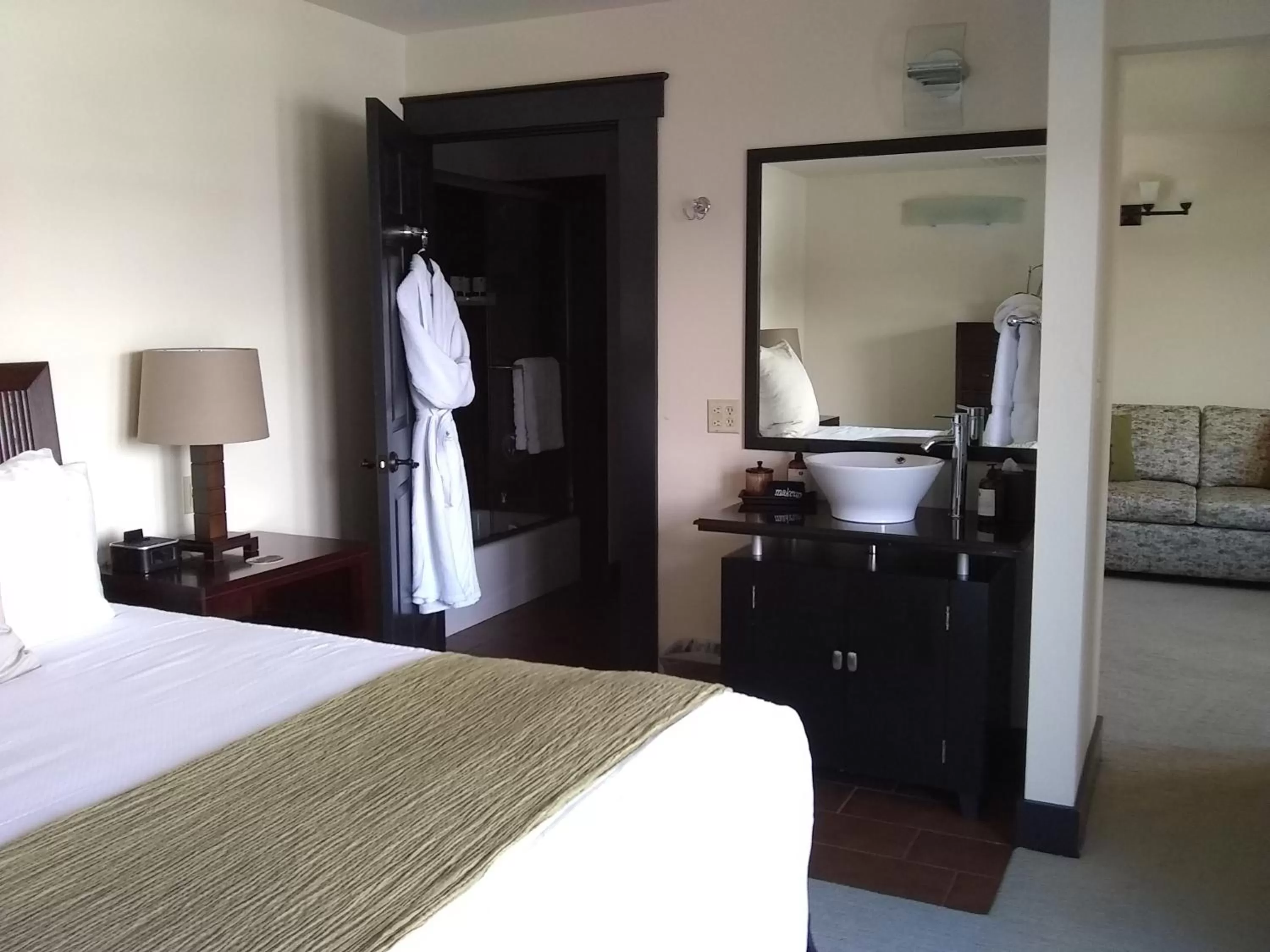 Bathroom, Bed in Noyo Harbor Inn