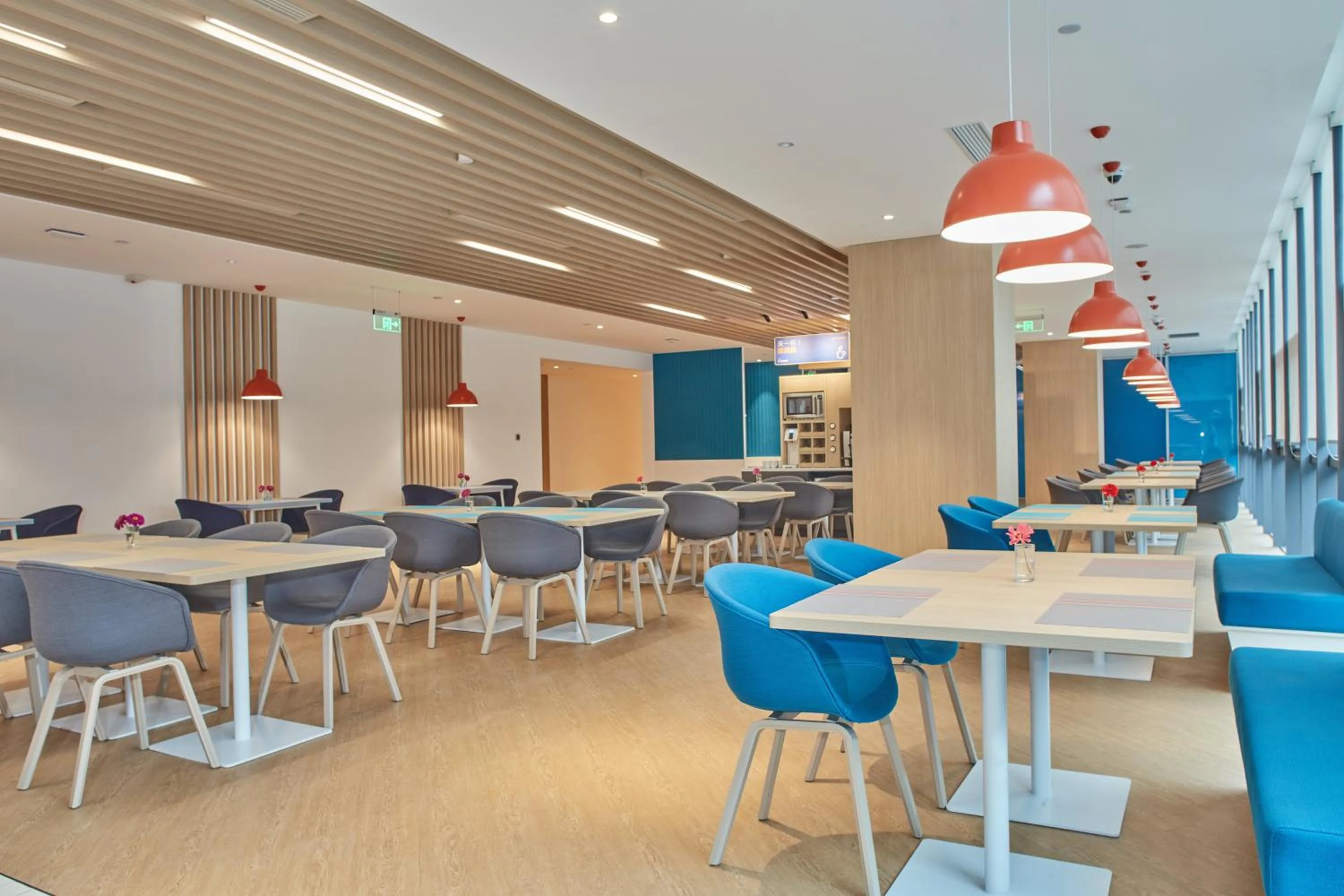 Restaurant/places to eat in Holiday Inn Express Hangzhou Jiuzhou by IHG